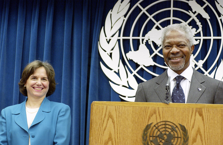  UN Secretary General Kofi Annan announcing the appointment of Catherine Bertini as Under Secretary General for Management (2002). 