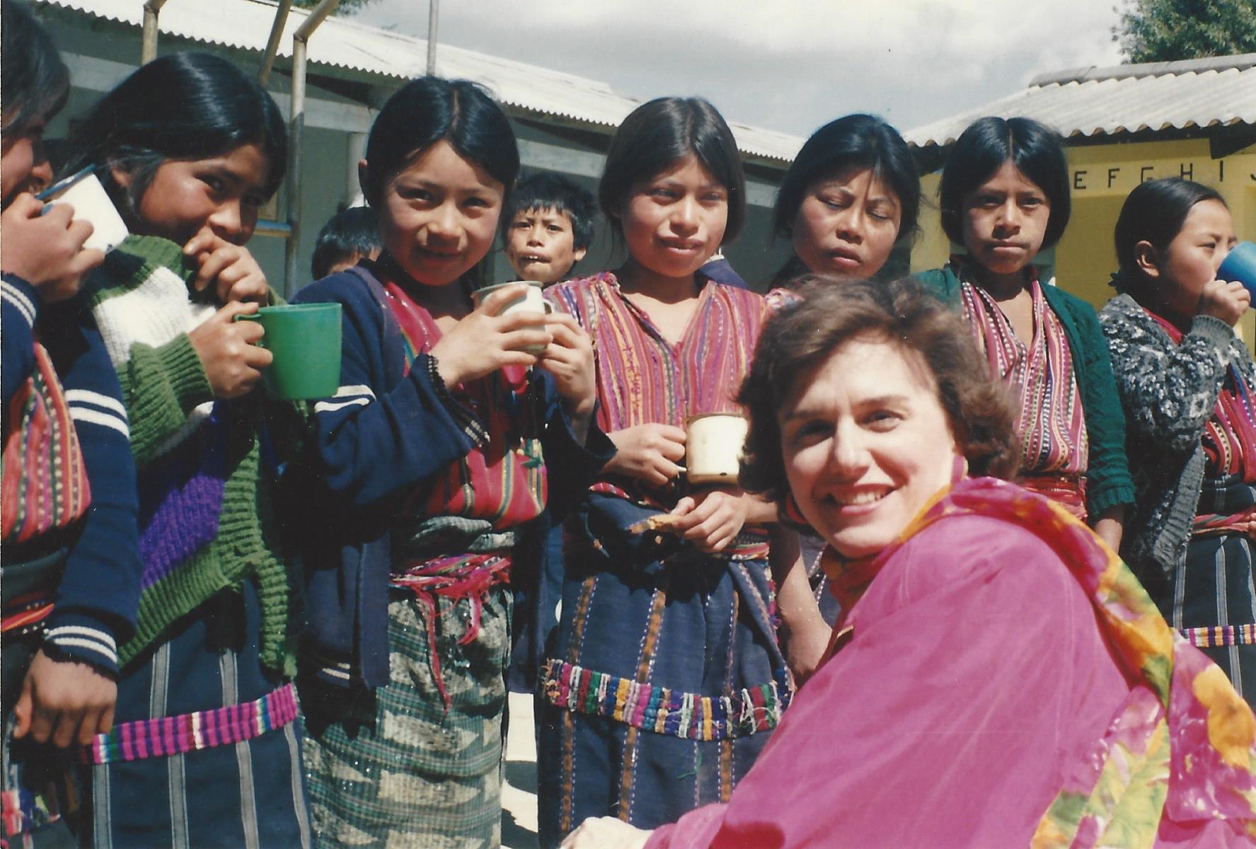  Children in school with WFP nutritional drinks - Guatemala (1993) 