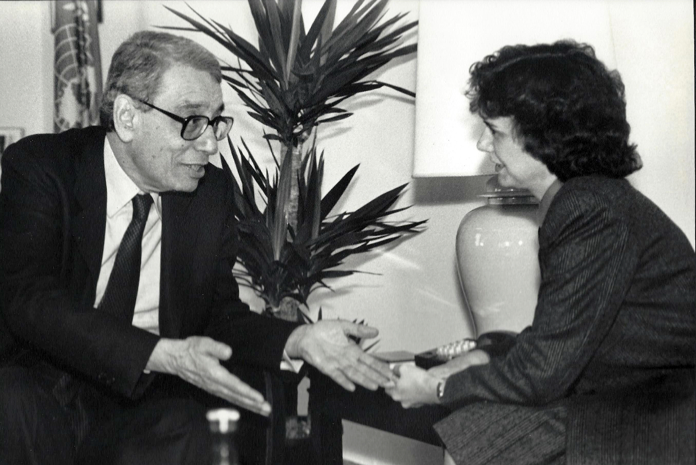  Catheirne Bertini with UN Secretary-General Boutros Boutros-Ghali (1993) 