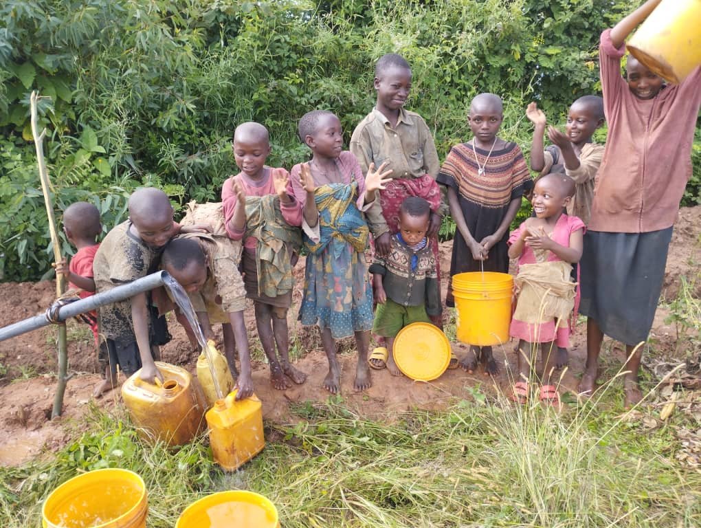The clidren are happy to get clean water.jpg