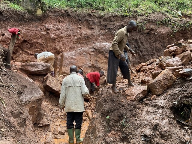 Nyaruhogo source 2 excavation.JPG