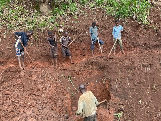 Nyaruhogo source 1 excavation.JPG