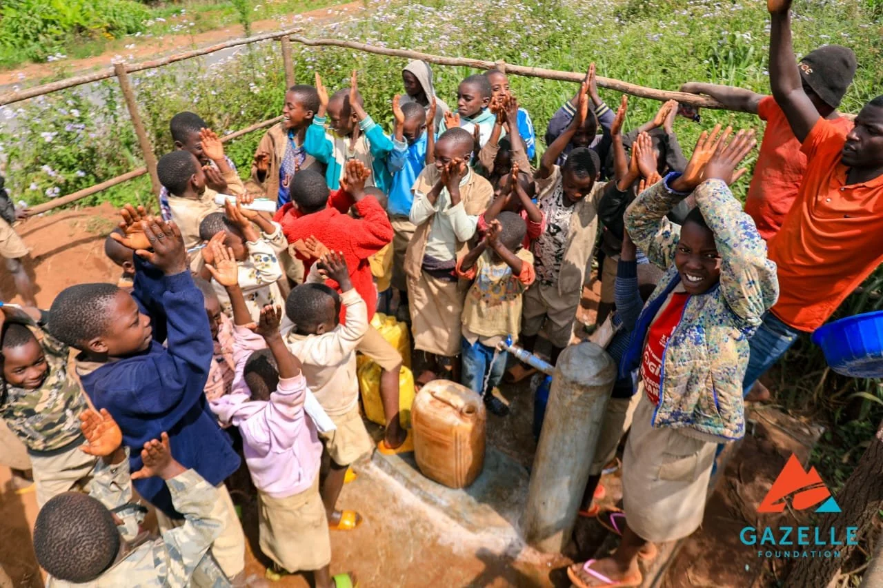 The children are happy to get clea water.jpg