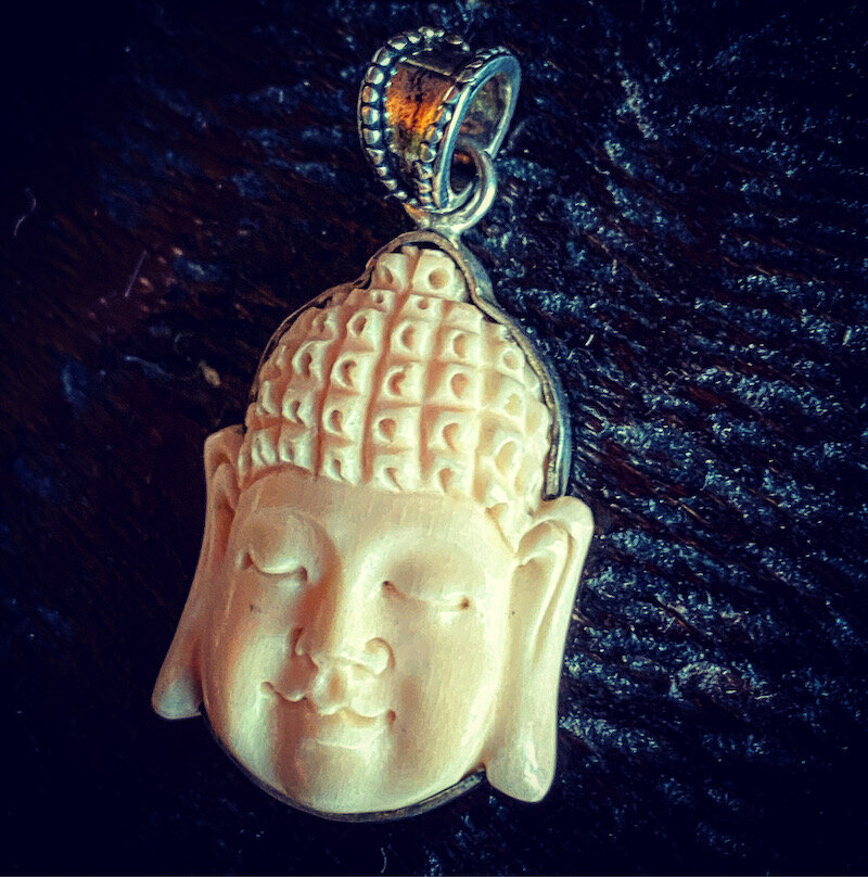 1Pcs Faux Yak Bone Resin Carve Owl Heart Indian Buddha Head Pendant Necklace
