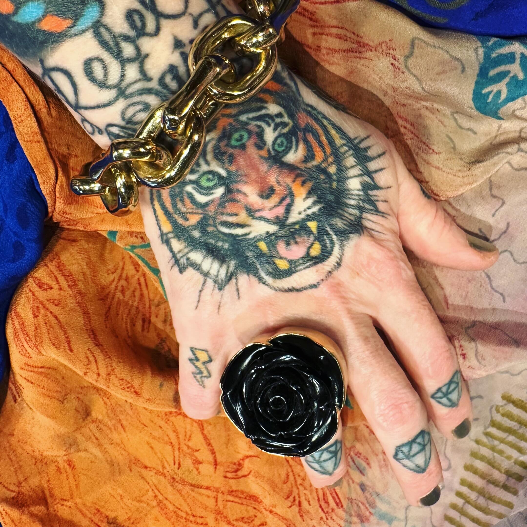 ✨Jewelry for Queens👑✨
&bull;
&bull;
&bull;
✨DM anytime or come by The Vajra 12-6💫 
&bull;
&bull;
&bull;
#thevajra #vajra #thevajraseattle #statementjewelry #jewelryforqueens