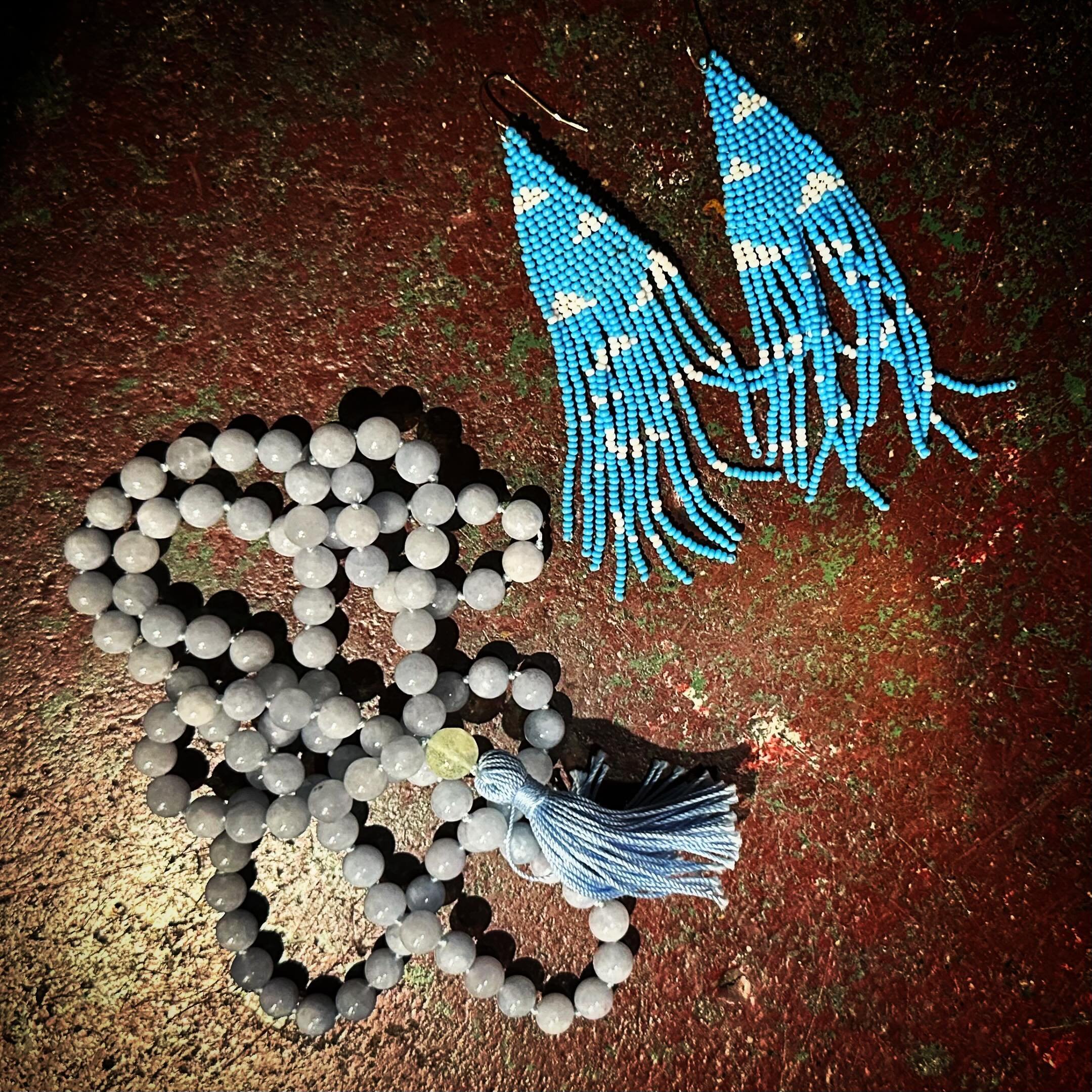 🩵Blue skies&hellip;🩵🩵🩵🩷
&bull;
&bull;
&bull;
Lots of fun mala &amp; earring combinations at The Vajra✨Open in Seattle 12-6 and online 24/7✨
&bull;
&bull;
&bull;
#thevajra #vajra #thevajraseattle #statementjewelry #bohostyle #mala #meditation #cr