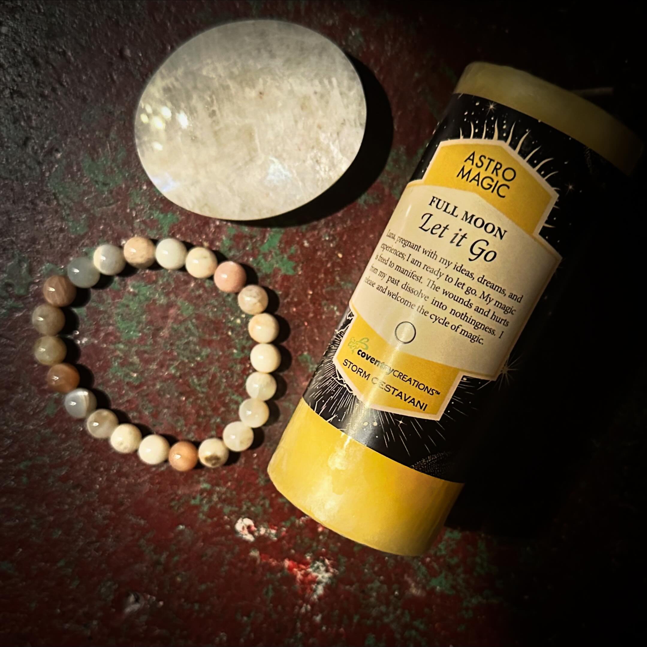 ✨🌕✨Moon Magic🌕✨🌕
Light a moon candle, wear moonstone or put moonstone in your space and practice letting go&hellip;&hellip;&hellip;✨
&bull;
&bull;
&bull;
🌕Come by The Vajra in Seattle 12-6🌕✨🌕
&bull;
&bull;
&bull;
#thevajra #thevajraseattle #vaj