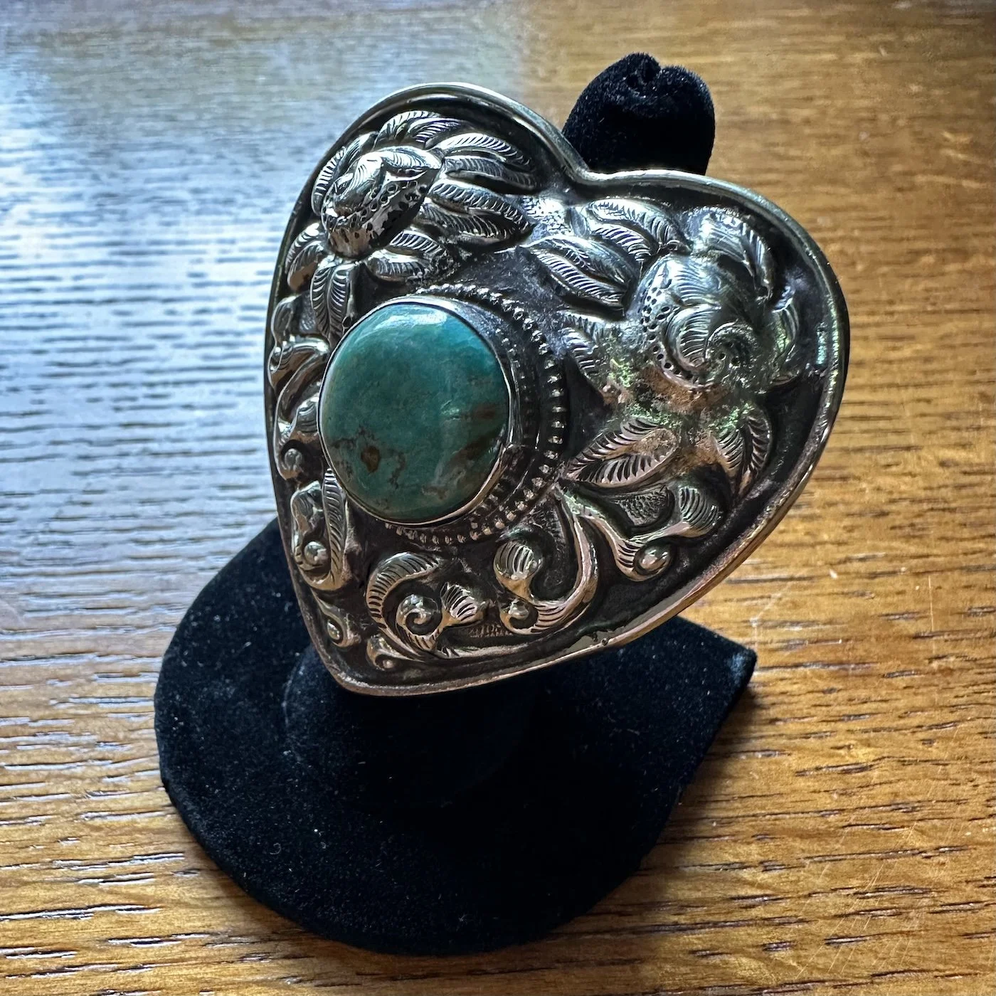 vajra-turquoise-tooled-silver-heart-ring-IMG_3193.jpeg