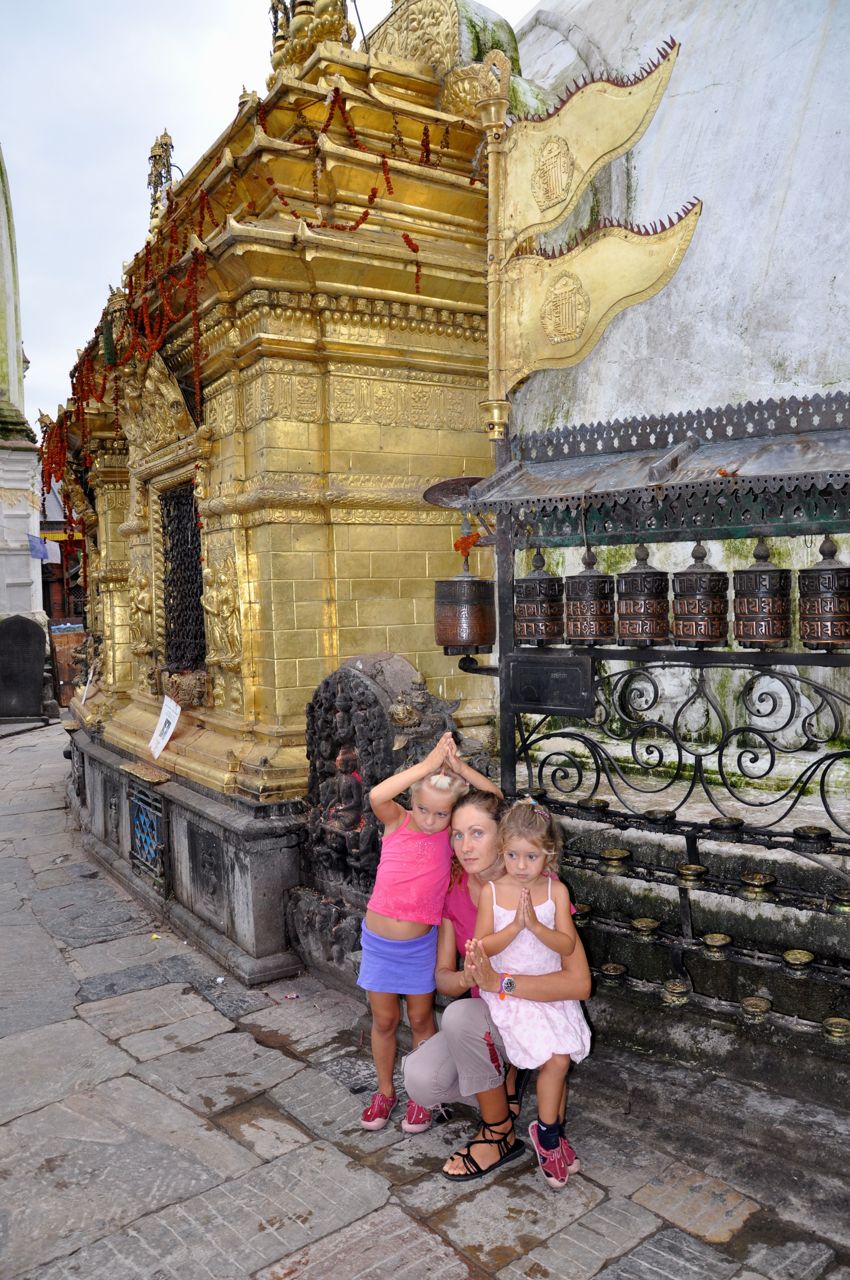 1jk-Nepal-Monkey-Temple-A+girls-14Sep2010.jpg