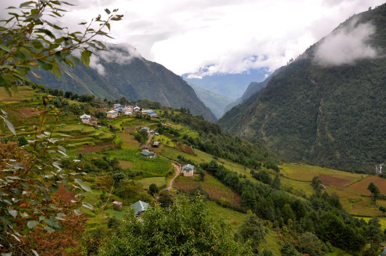 2d-Nepal-Lukla-trail-up-Sep2010.jpg