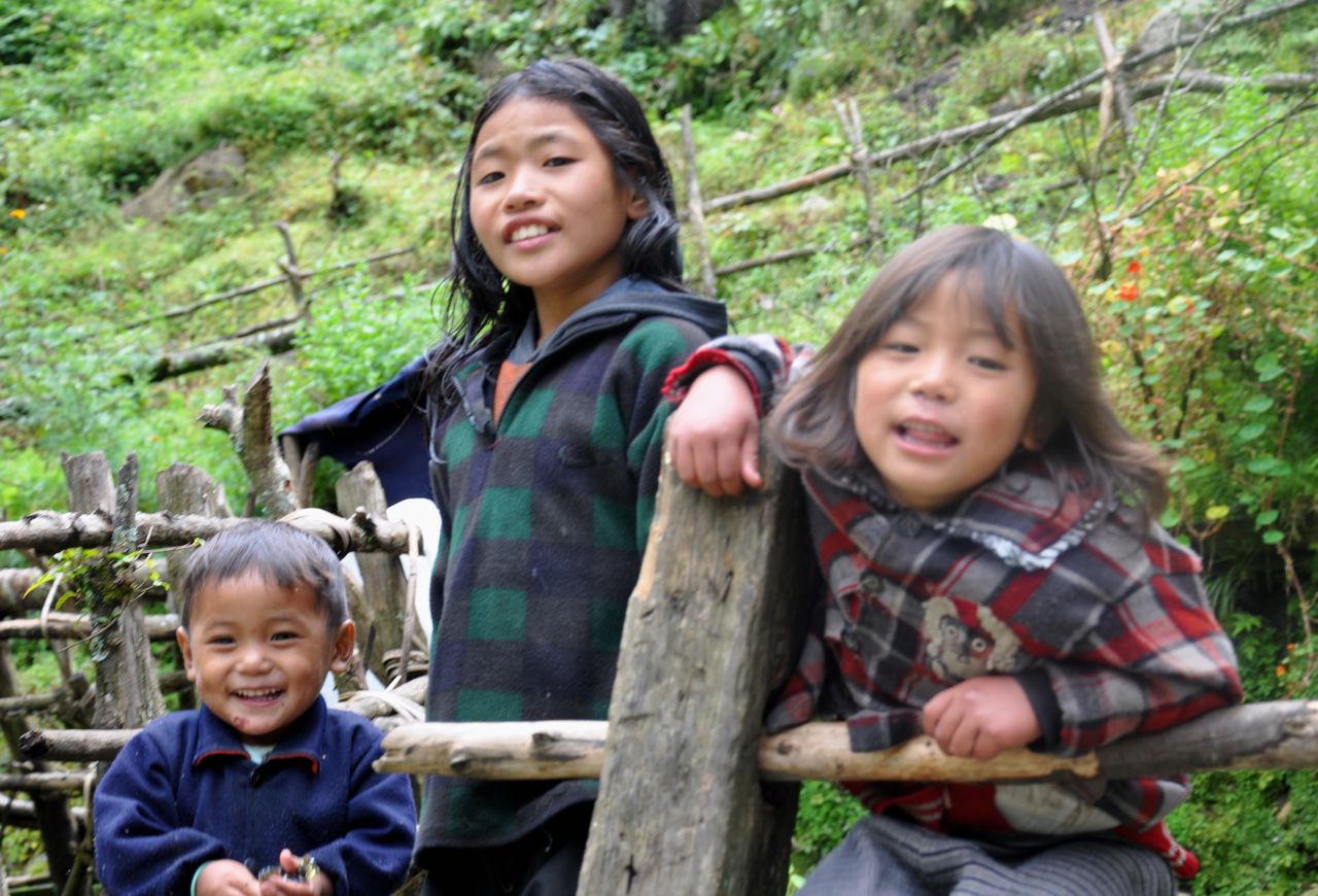 2dd-Nepal-Trail-to-Chusurma-children.jpg