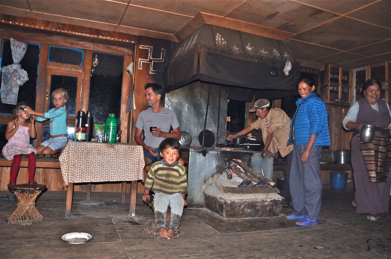 2h-Nepal-Mingma-kitchen-Sep2010.jpg
