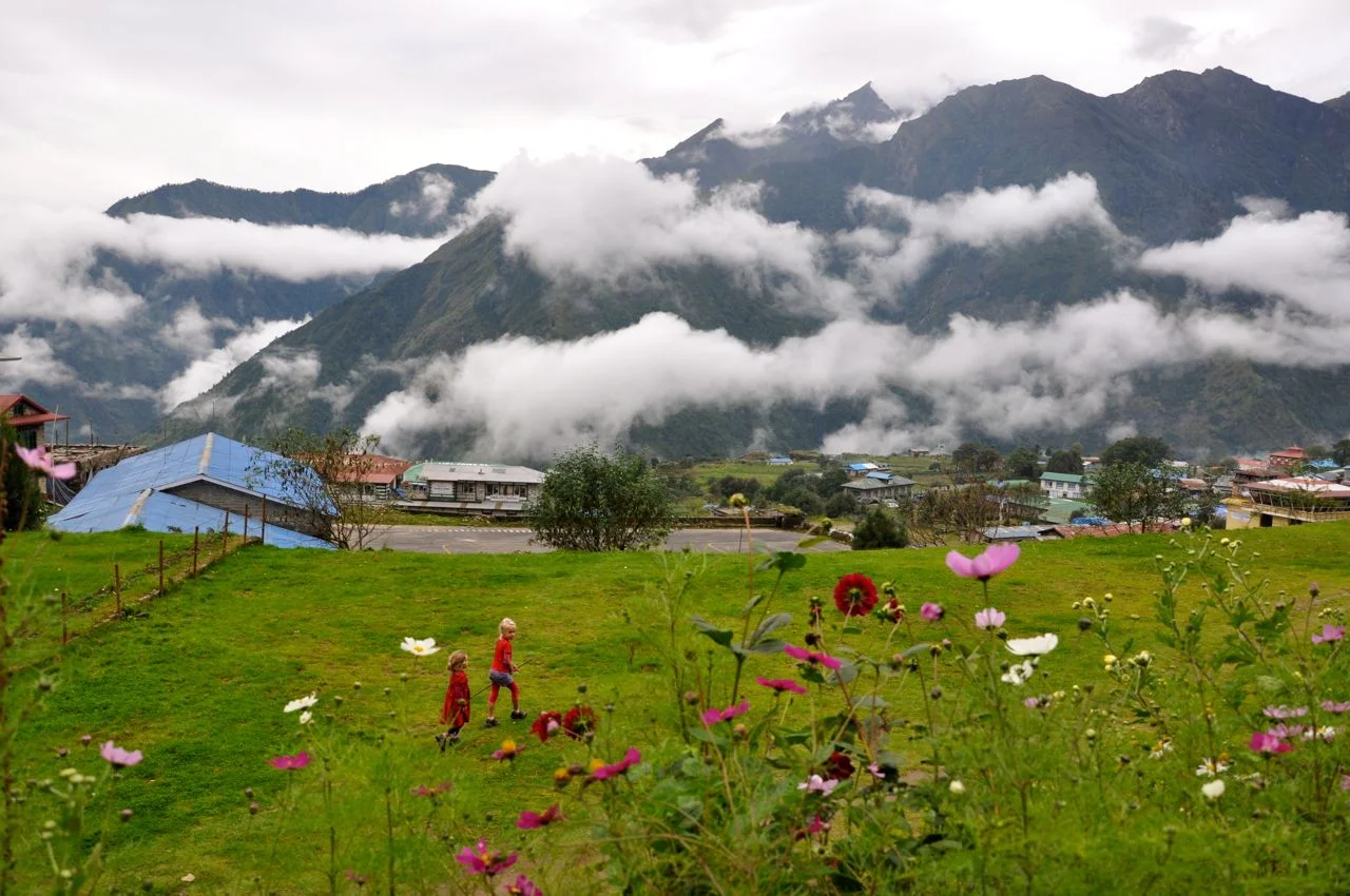 2va-Nepal-Lukla-Guest-House-view-Sep2010 (1).jpg