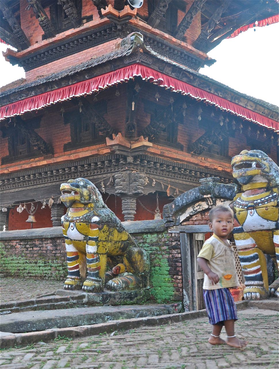 Nepal-Nuvakot-17th-Century-Monastery-statues.jpg