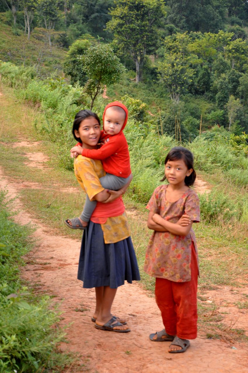 Nepal-Nuvakot-local-children.jpg