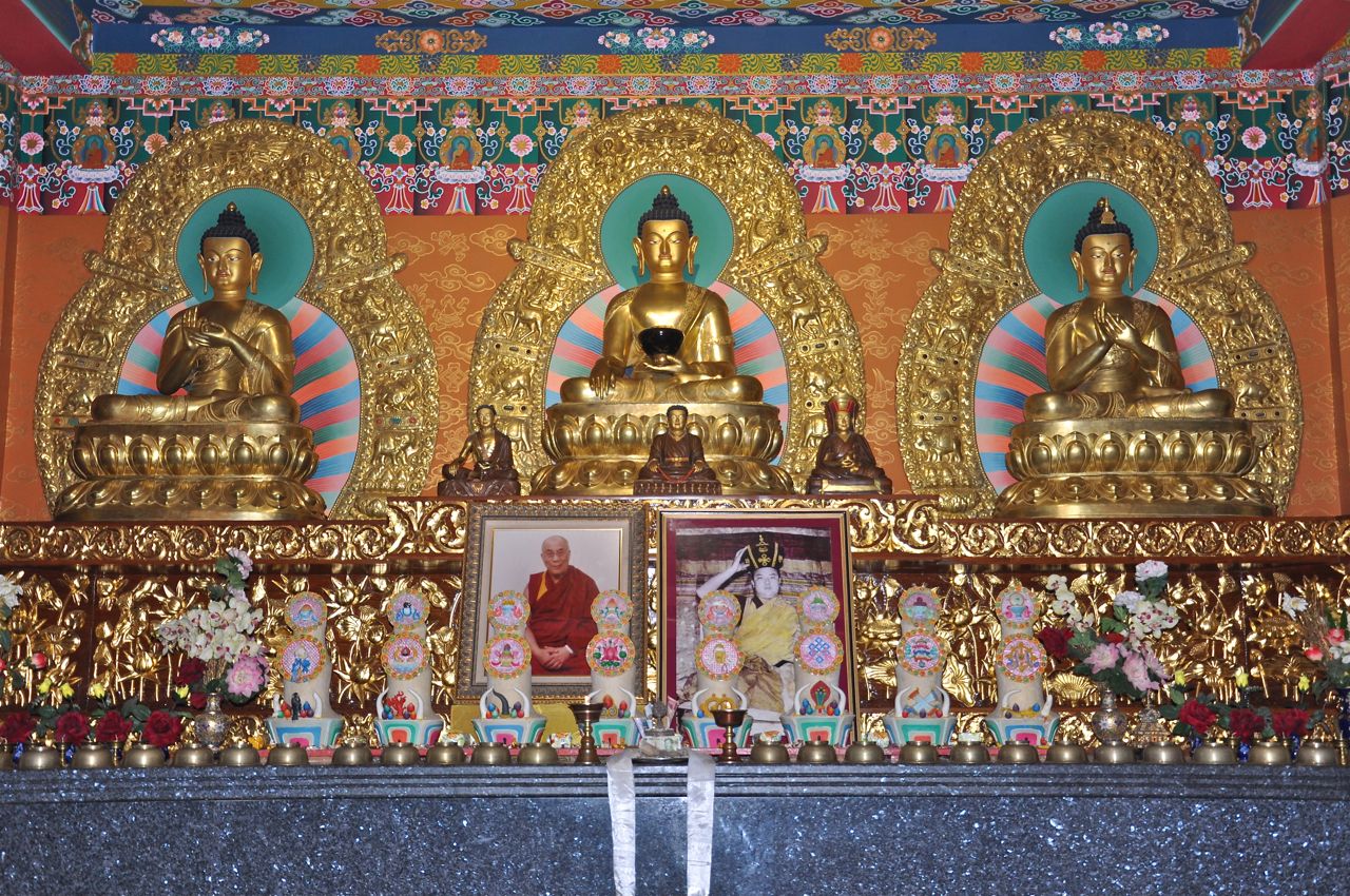 Nepal-Pullhari-Monastery-Buddha-statues.jpg