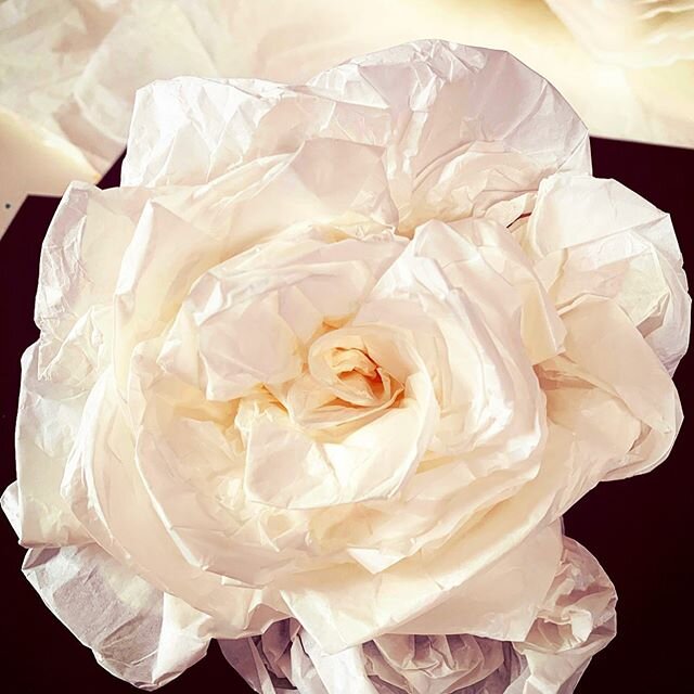 🌹🌹🌹inspired by @alexandermqueen 
Same flower different styling 💁🏼&zwj;♀️
#mcqueencreators #recycledart #tissuepaper #tissuepaperflowers #recycledfashion #reducereuserecycle #creativity #floraldesign #surfacedesign