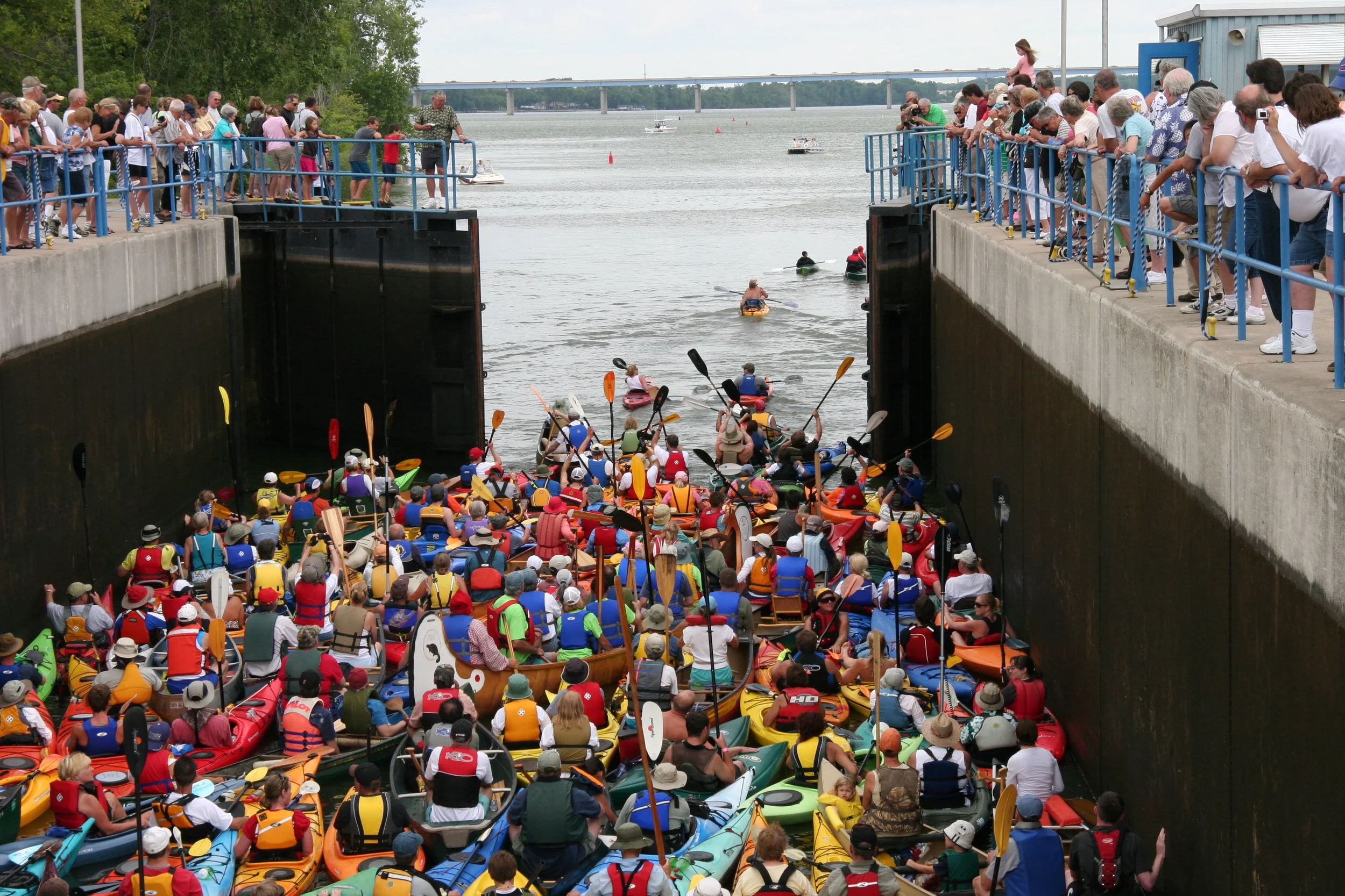 Relocate-Menasha-Kayaks in the lock 2009- 4.JPG