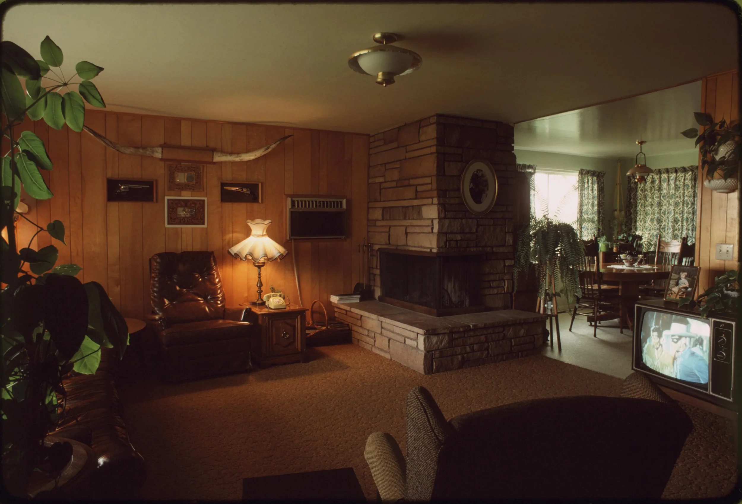 living-room-paradise-valley-ca-1980-v0-gfdvxjti0paa1.jpg.webp
