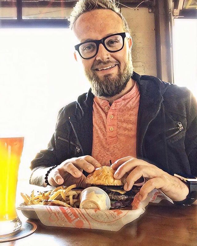 Show yourself a little love and have a date with yourself like @denvershoeguy #mightyburger #burger #fries #ketchup #DBC #denverbeerco #arvada #repost #nicekicks #datenight