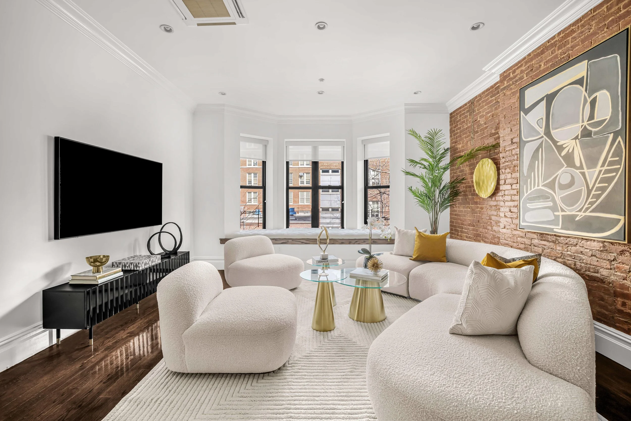 236 w 112 #TH2 Living3.jpg