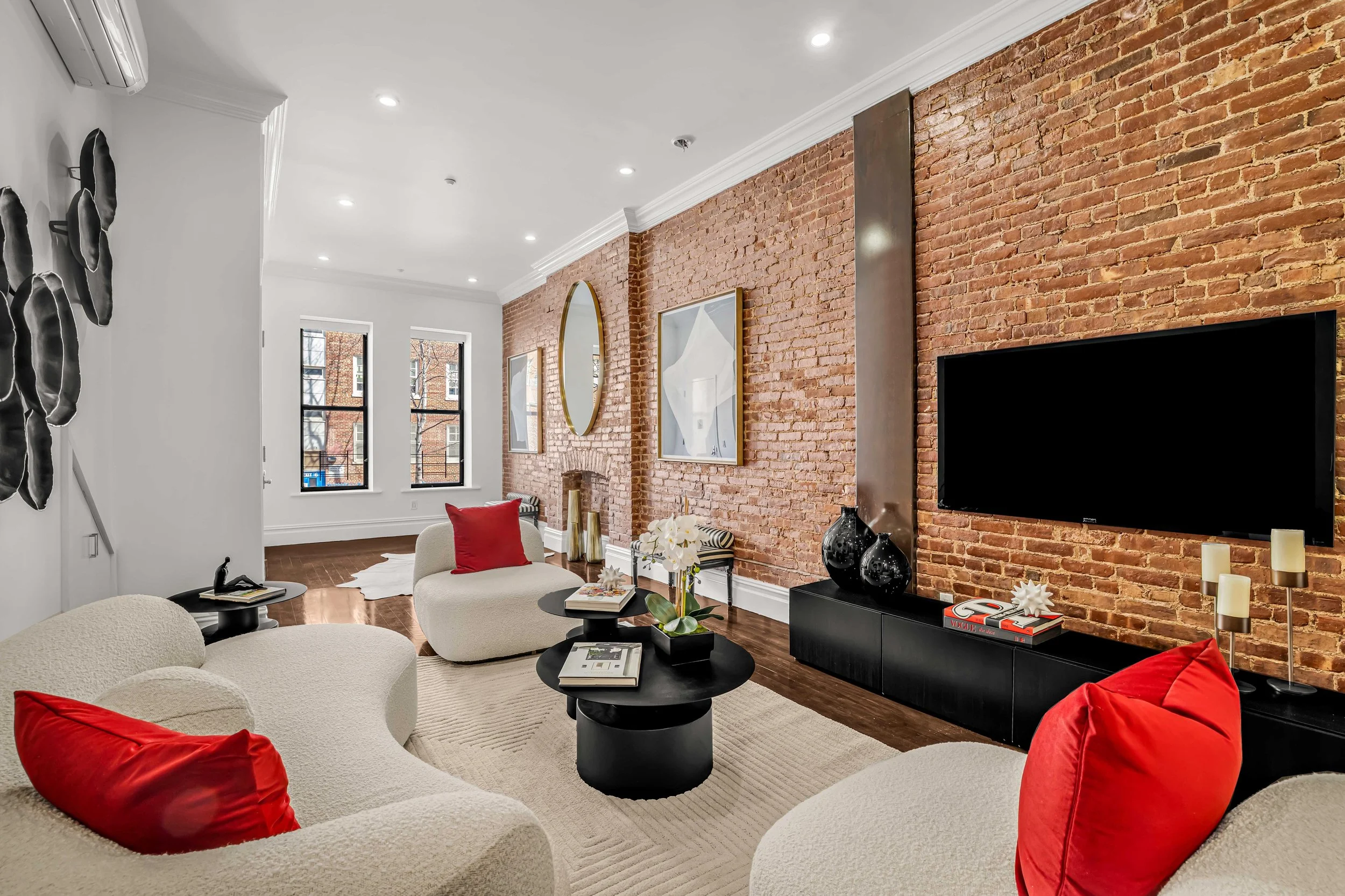 236 w 112 #TH1 Living2.jpg