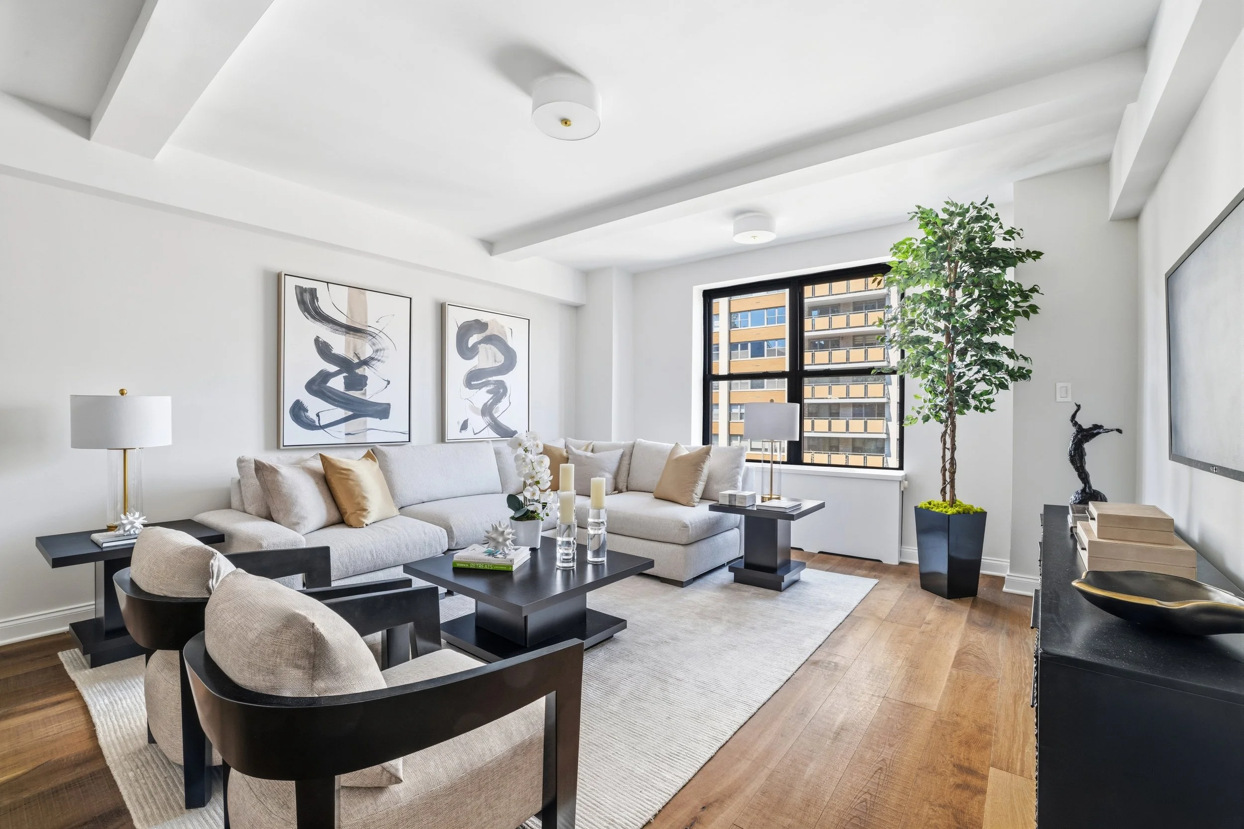 12 w 72 #14DE Living5.jpg