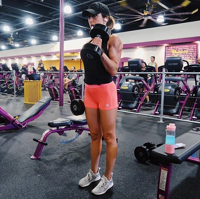 We agree @maggiereade! Keep it up and great work with the weights!
Repost from @maggiereade - &ldquo;I don&rsquo;t want to get too muscular....&rdquo;
.
This has to be the biggest urban legend that&rsquo;s keep women out of the weight room. Ladies, I promise your body will not let you get &ldquo;too bulky&rdquo; if you&rsquo;re going about training naturally. So skip the cardio and head to the dumbbells. I promise it&rsquo;s fun ????????????
.
.
.
I&rsquo;ve decided to switch from toning to building, and I know the process won&rsquo;t be easy, but I&rsquo;m so excited to build my strength and muscles in the process. So with that, I&rsquo;m starting with a few hammer curls: 3 sets/15 reps @ 25 lbs.  Next month&rsquo;s goal: 3 sets/10 reps @ 30 lbs
????
.
.
.
What are your favorite curl variations? I&rsquo;m really pushing myself to lift heavier and want to try out your favorite exercises!