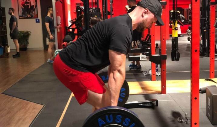 Conventional deadlifting stance