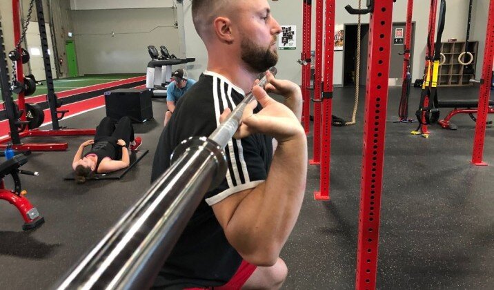 Poor wrist mobility when front squatting can cause wrist pain