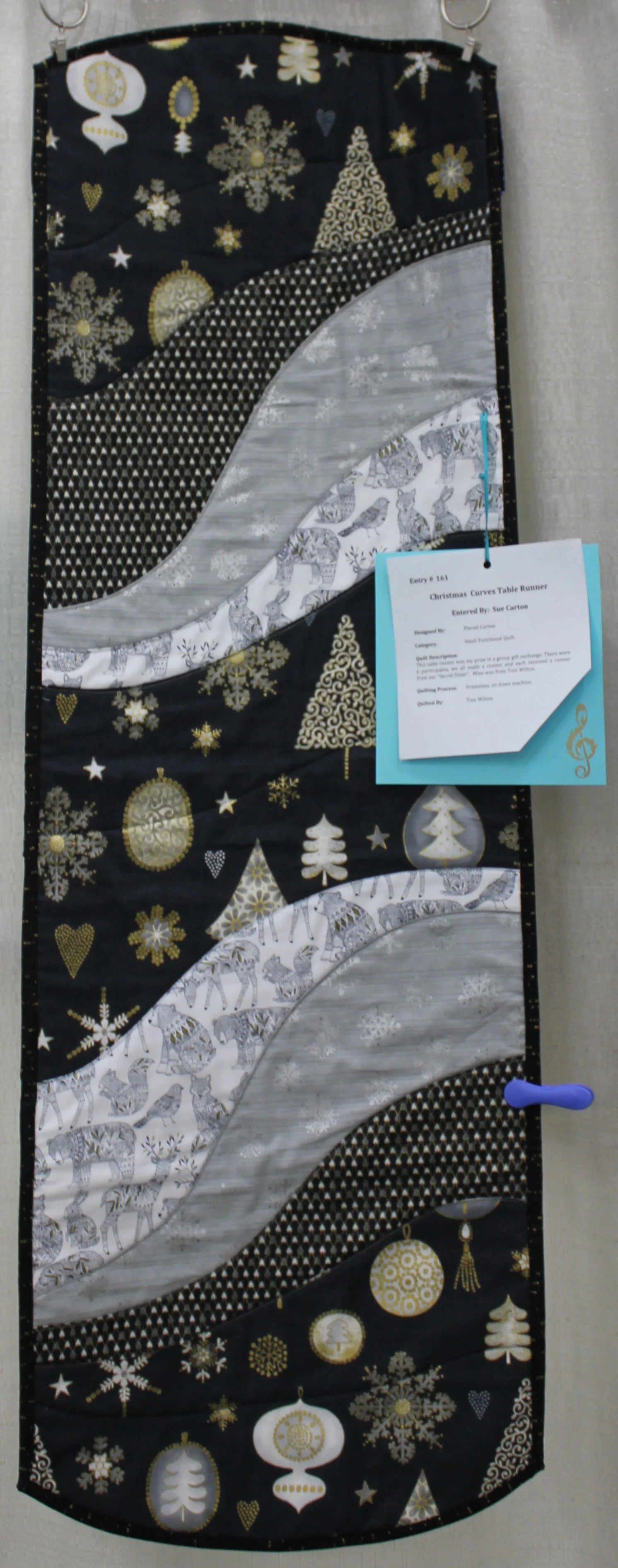 SM Christmas Curves by Sue Carton.jpg