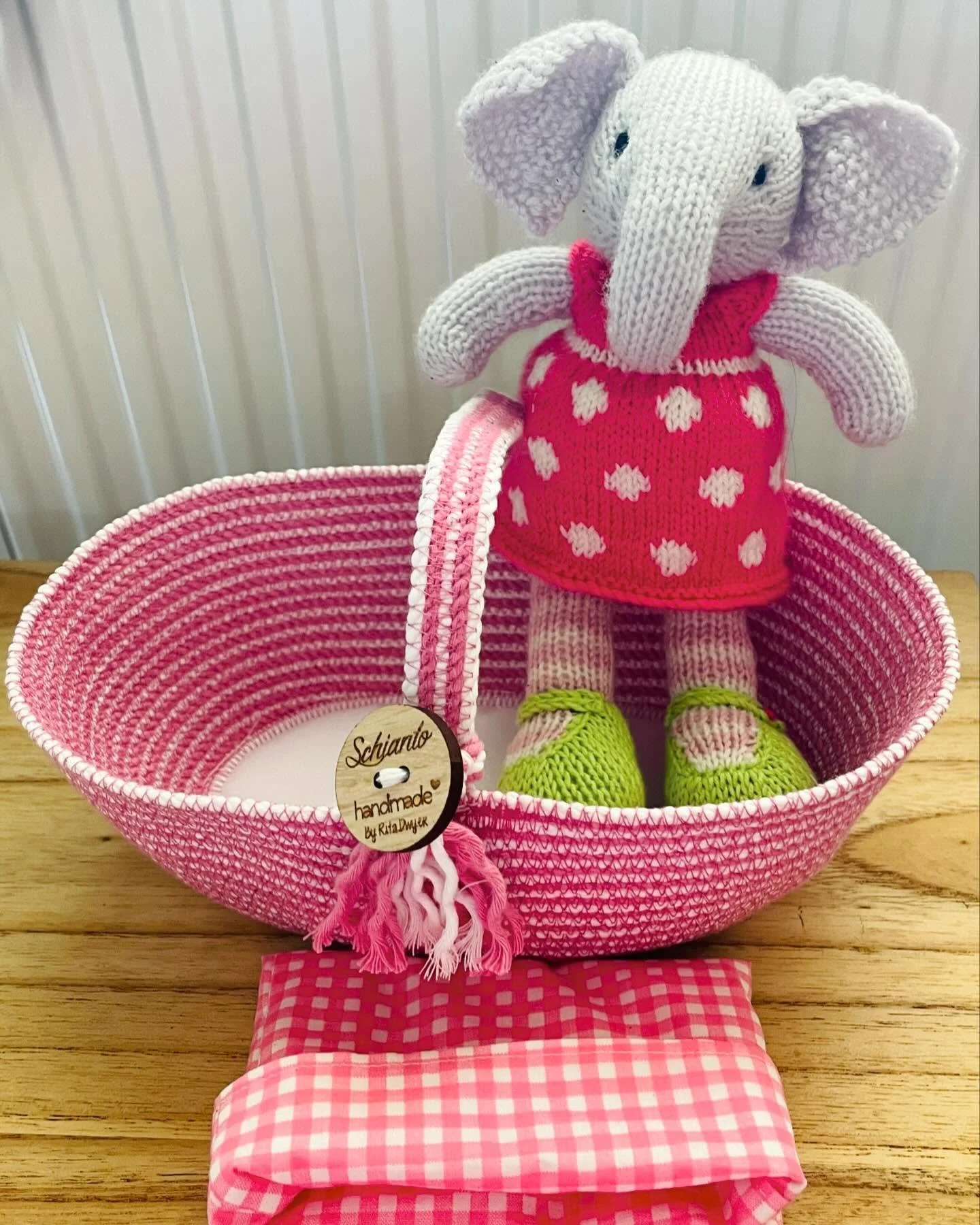 I am excited to announce a new collaboration with Pauline M . Combining her super cute handknitted animals with my cotton rope baskets -we have created a unique gift for your precious toddler or young child.
Two sizes available - small and large -
La