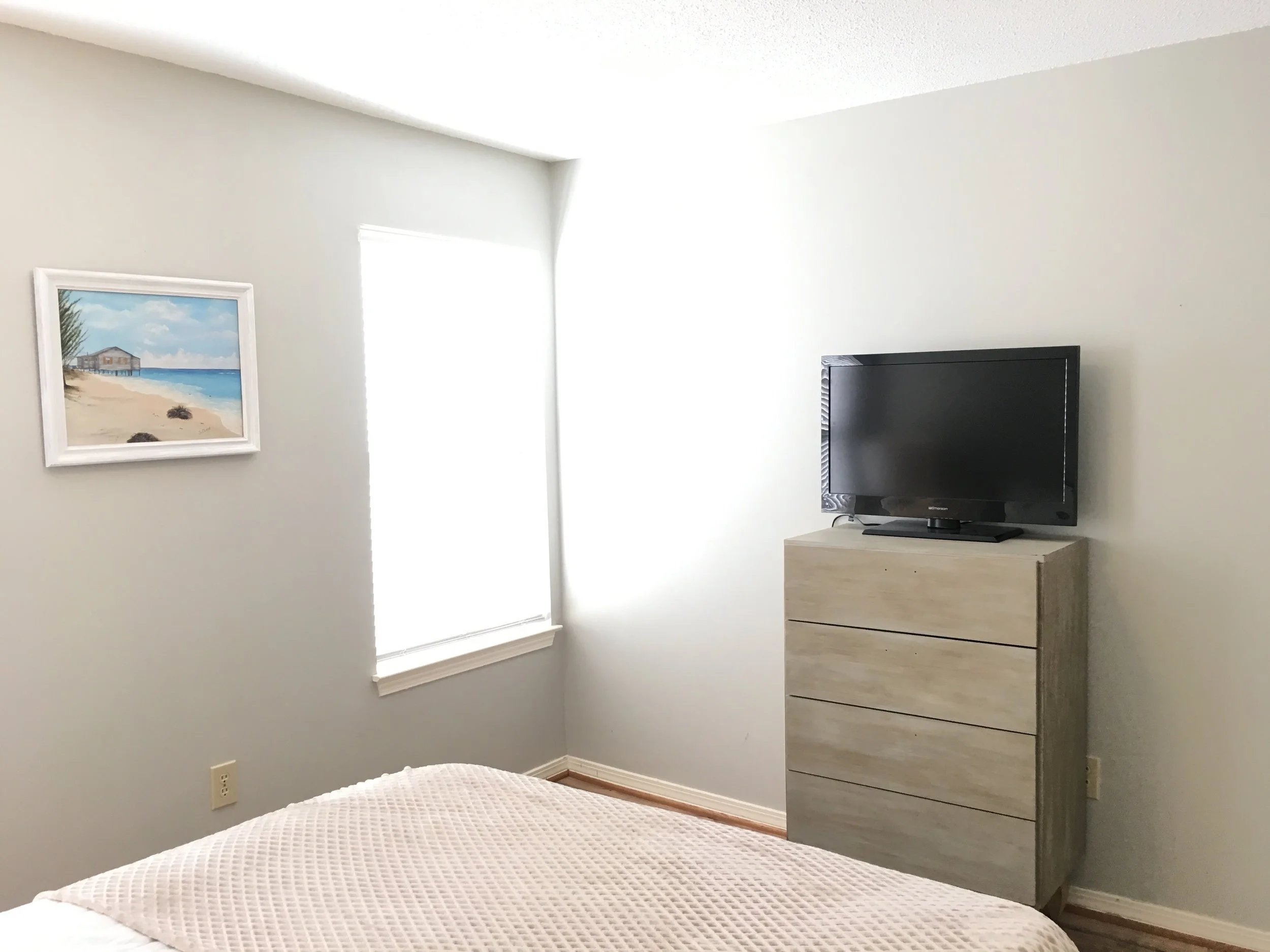 14-GuestBedroomTV.jpeg