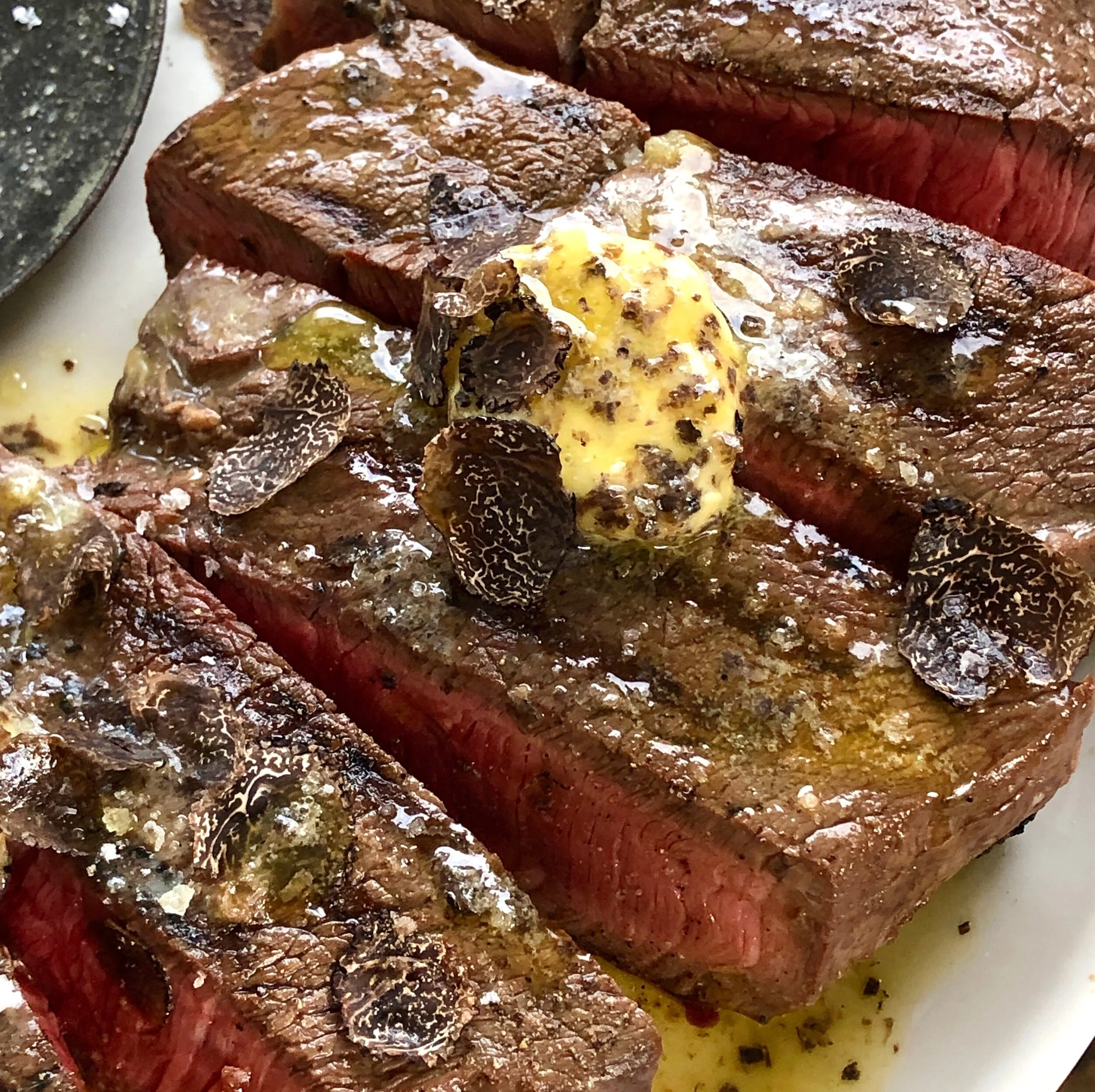 TRUFFLE BUTTER OVER RUMP STEAK 