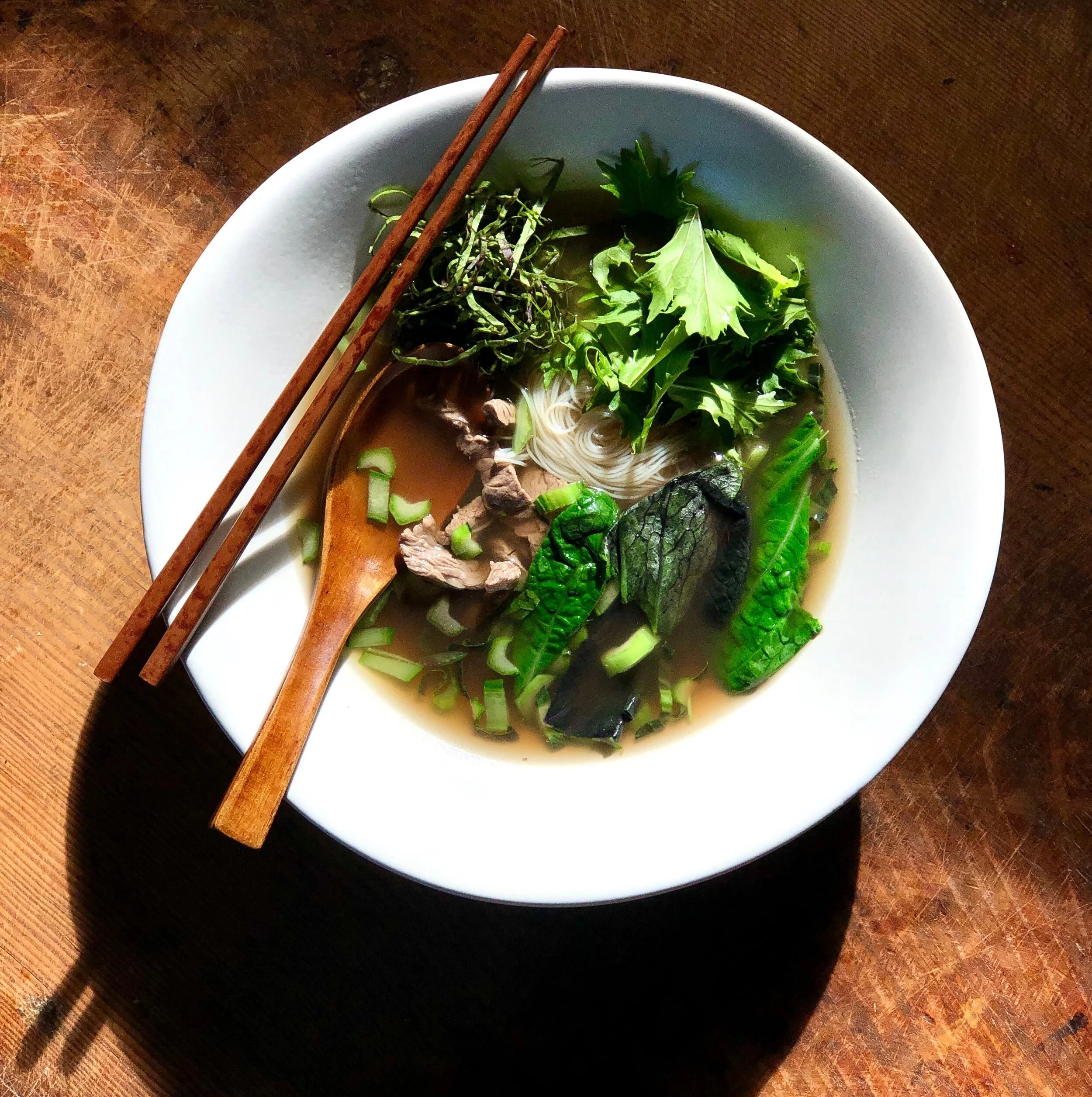 ASIAN GREENS WITH BEEF IN BROTH 