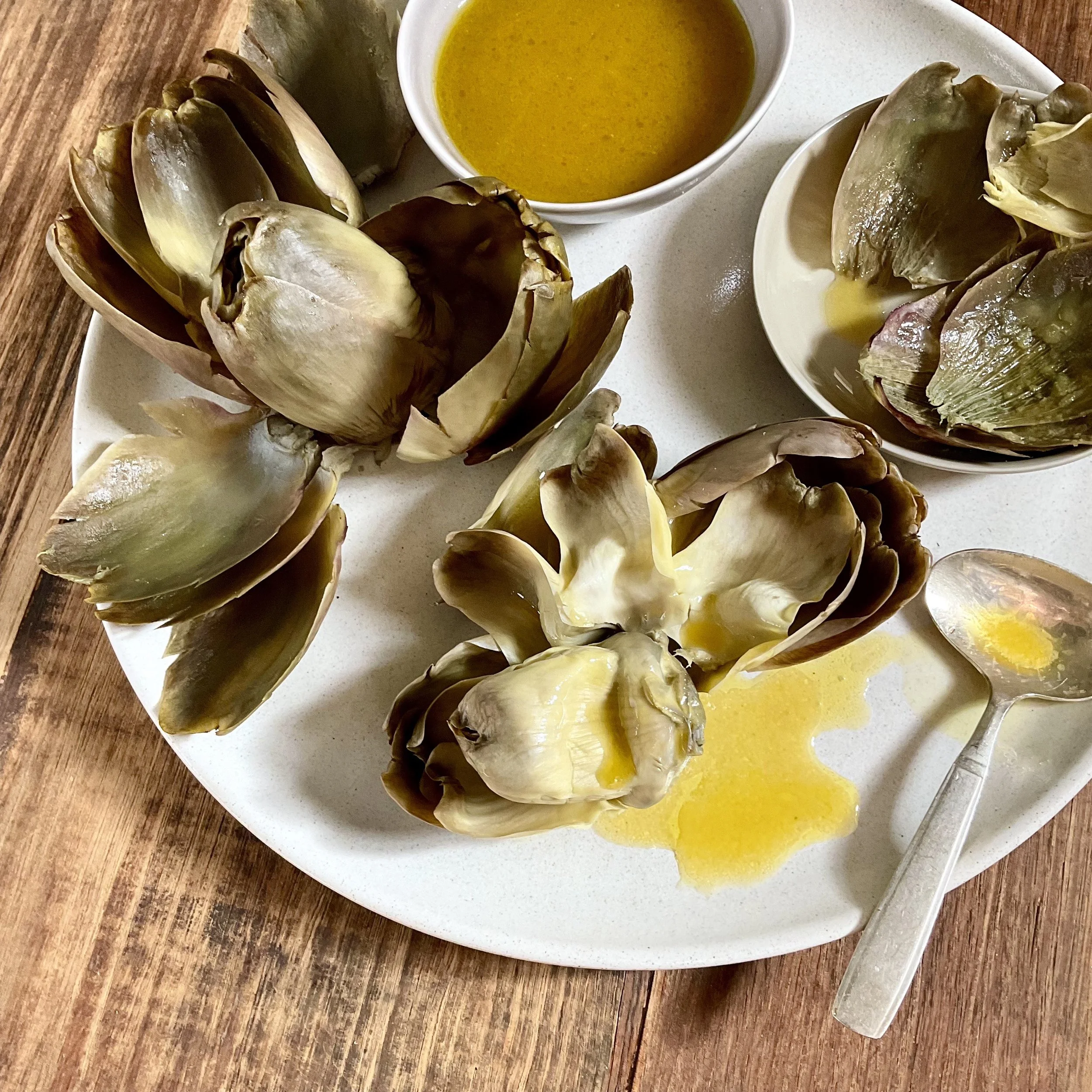GLOBE ARTICHOKES WITH HONEY MUSTARD DRESSING 