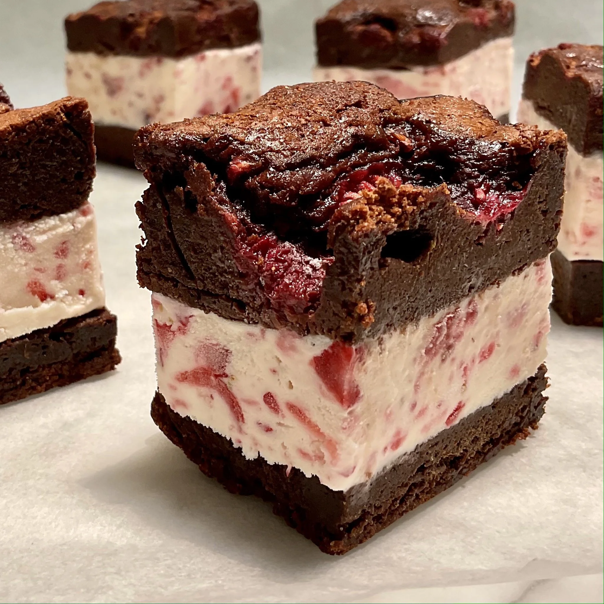 BROWNIE &amp; STRAWBERRY ICECREAM SANDWICH 