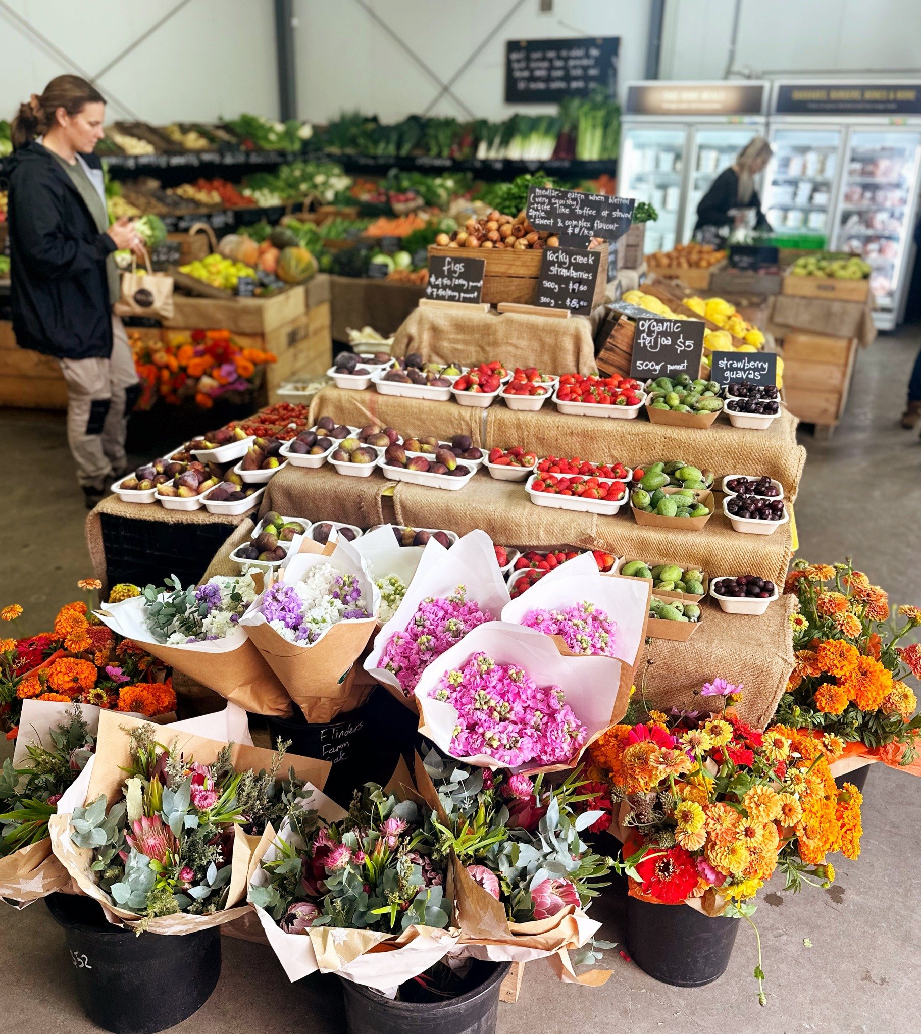 Will you just have a look at what late Autumn is throwing our way ❤️

So many beautiful, delicious things in the farm gate this weekend. Oodles of Mother's Day flowers, hampers and flower garden seedling packs. Magnificent grass fed beef (hello rib e