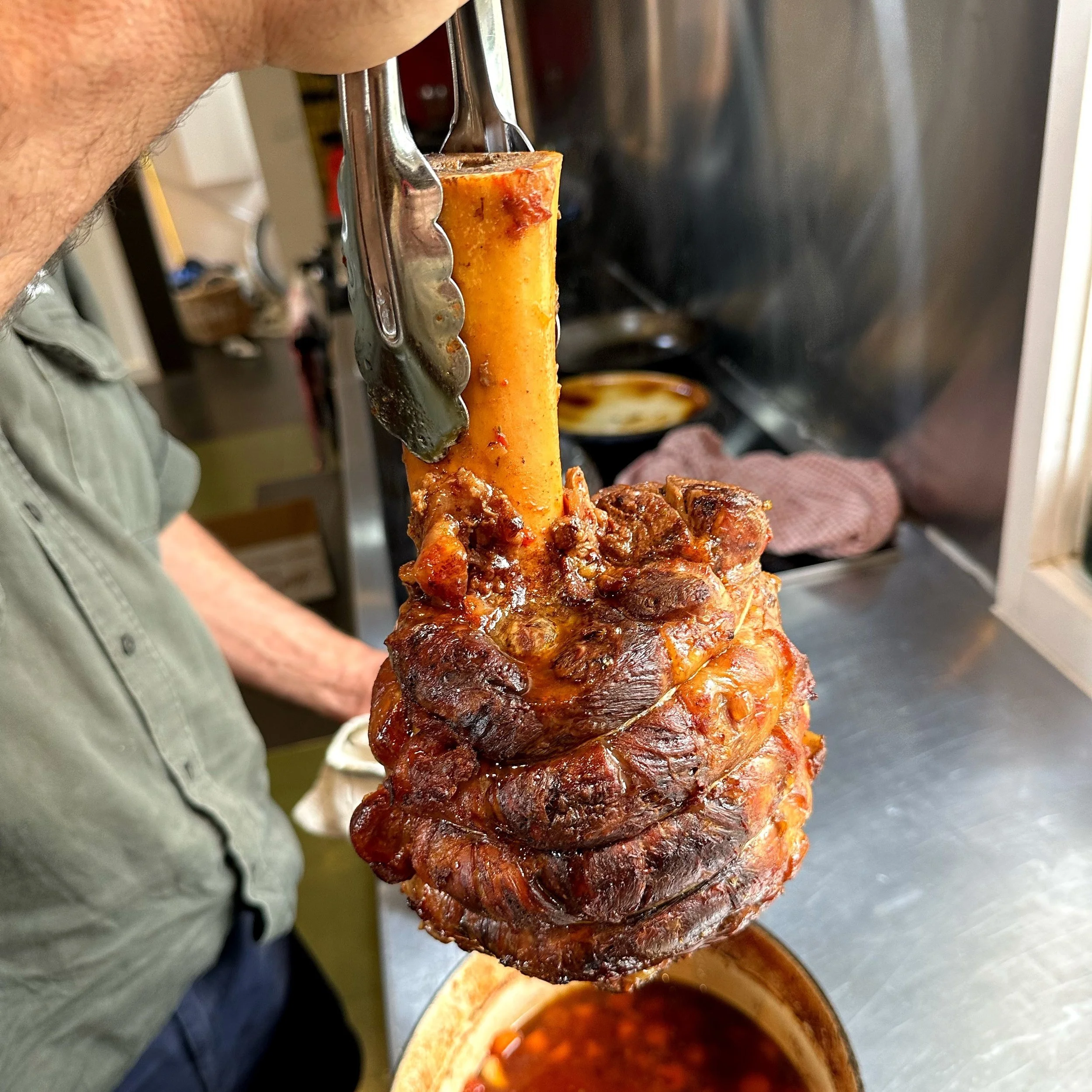 THOR’S HAMMER WITH WHITE WINE &amp; VEGETABLES