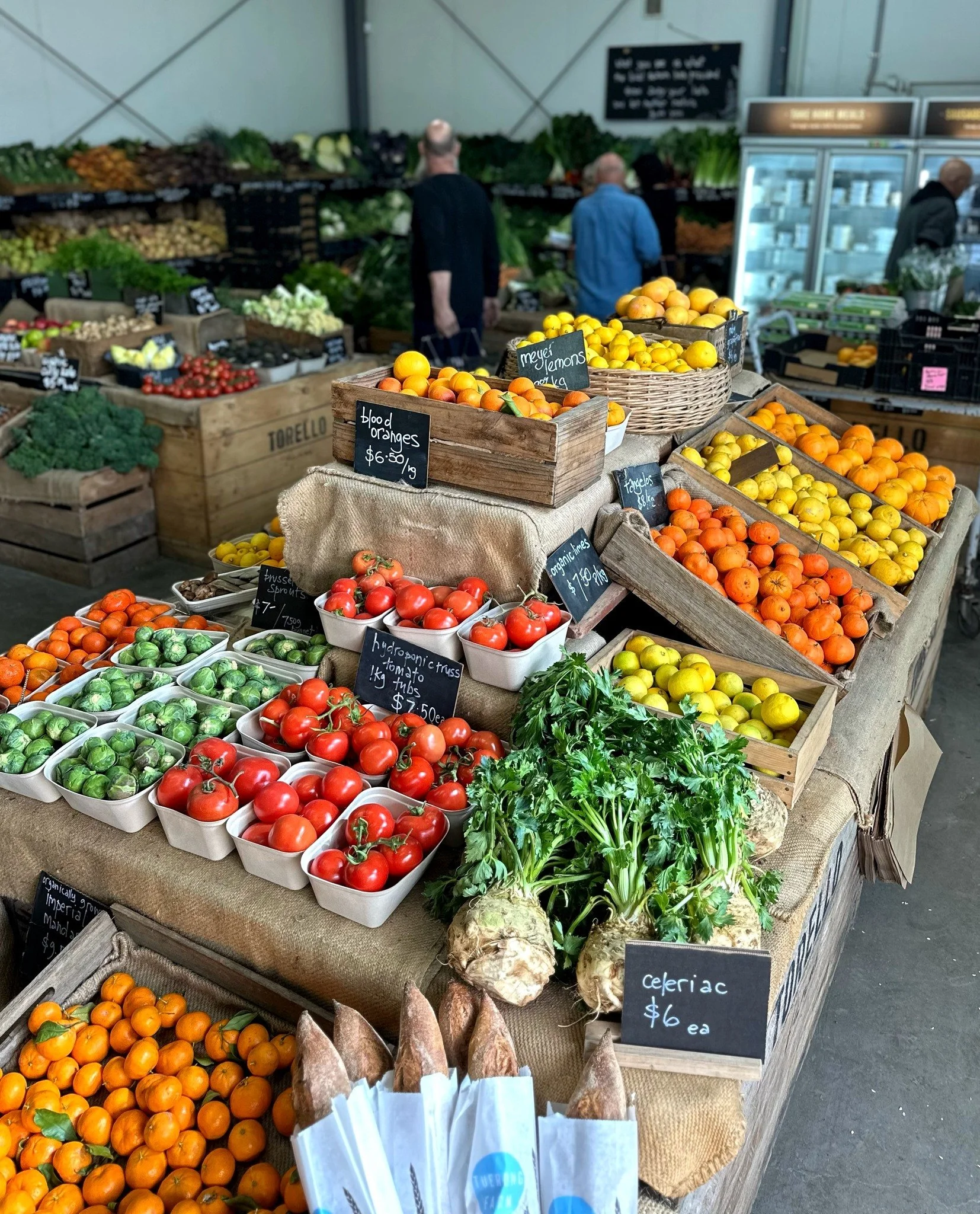 Saturday shoppers, have we got a late winter fiesta for you 🌈 

We're talking bew-ti-ful beets, cauliflowers, mandarins, broccoli, spring onions, celeriac, brussels sprouts, leeks and leafy greens 🥬 Freshly baked ciabattas, sourdoughs, pastries, ci