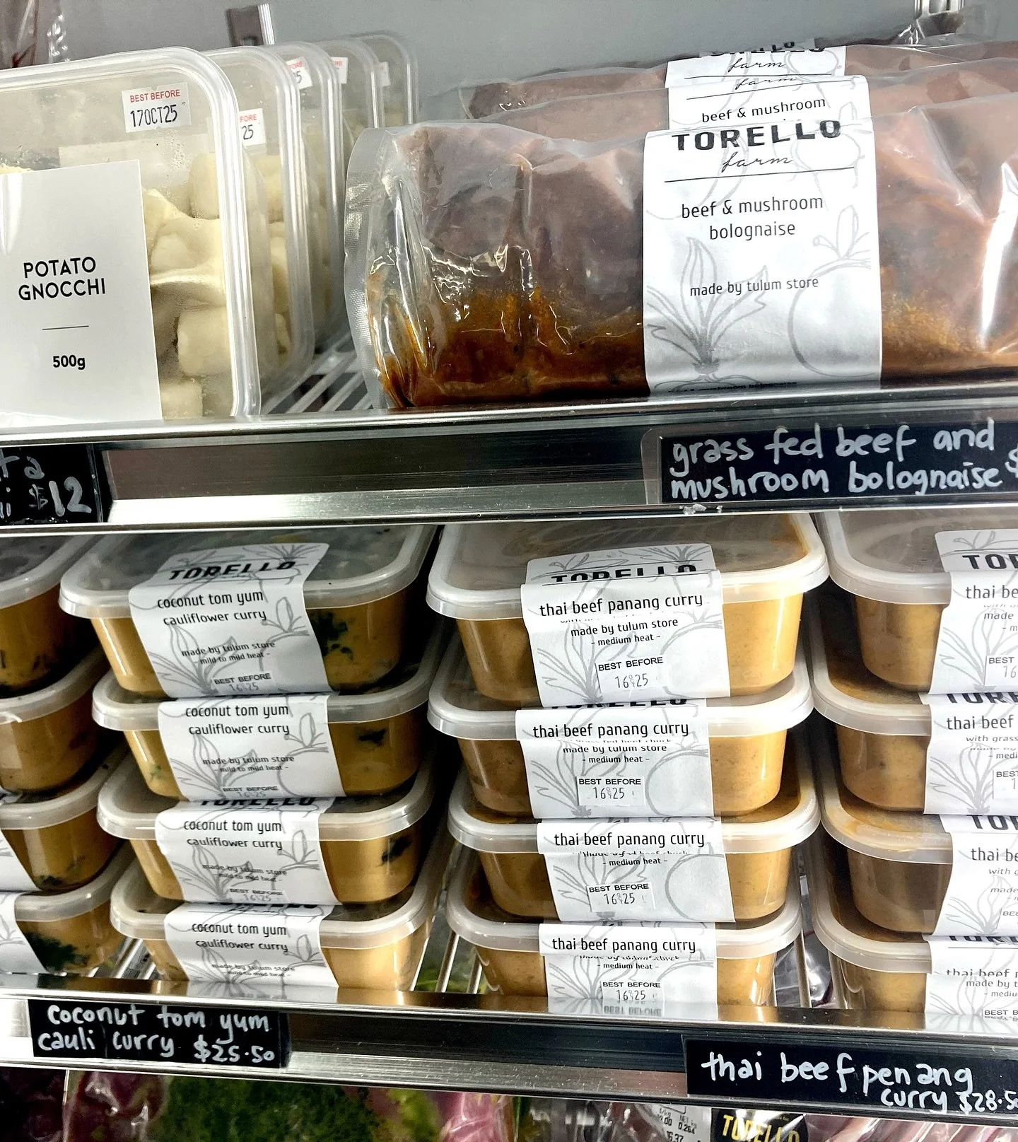 Fresh @tulumstorebalnarringbeach drop ❤️

1. Grass fed beef bolognaise (made with our beef mince) - perfect match with @island.pasta gnocchi. 

2. Coconut Tom Yum Cauliflower Curry - Boneo caulis in a mild, but delicious curry 😋 

3. Thai Beef Penan
