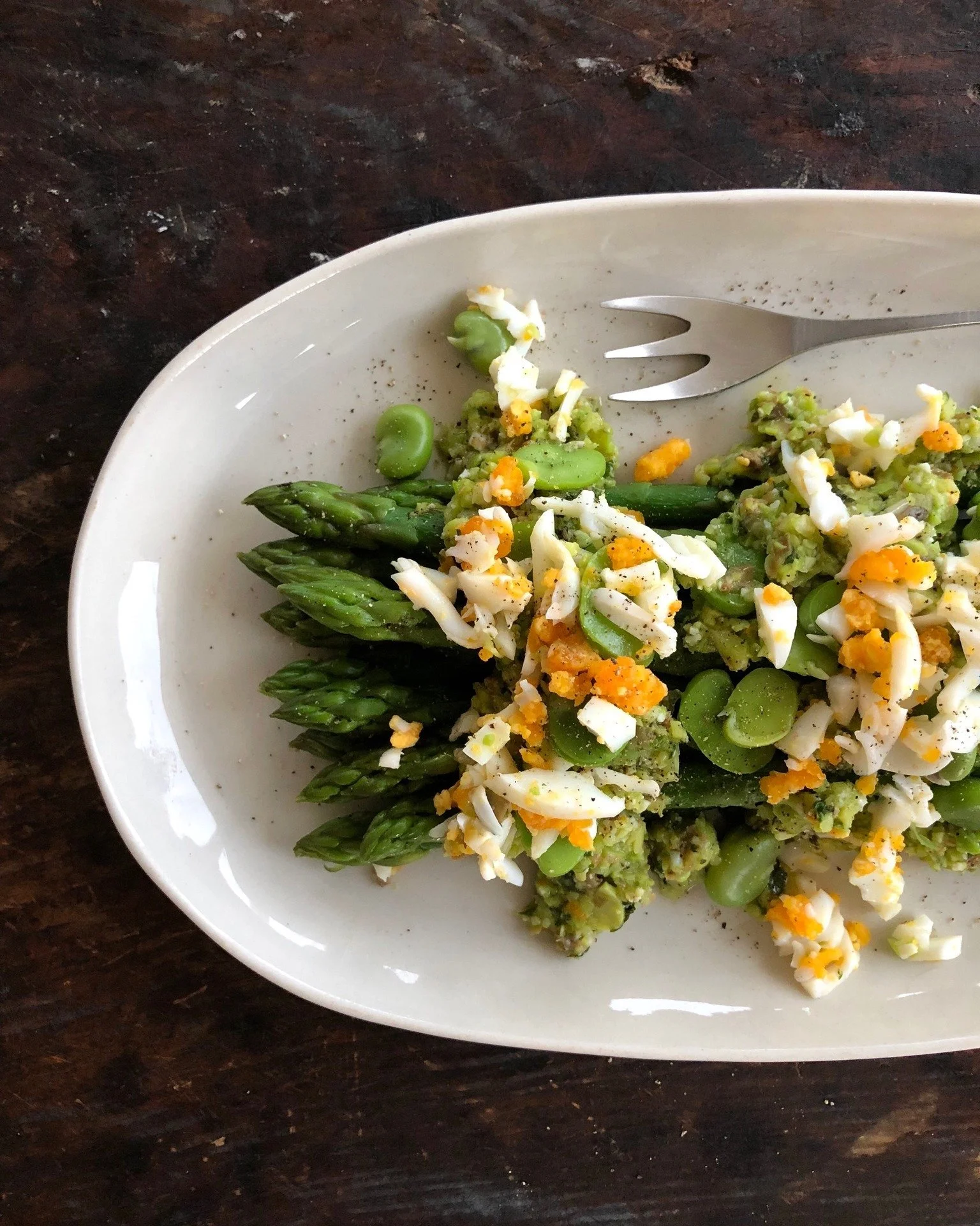 Such a striking salad that celebrates the very best of spring with asparagus, broad beans, spring garlic and eggs 🌈 Thank you @fionahammondfood ❤️

Recipe can be found on our website, or by copying the link below 👇

https://www.torellofarm.com.au/r