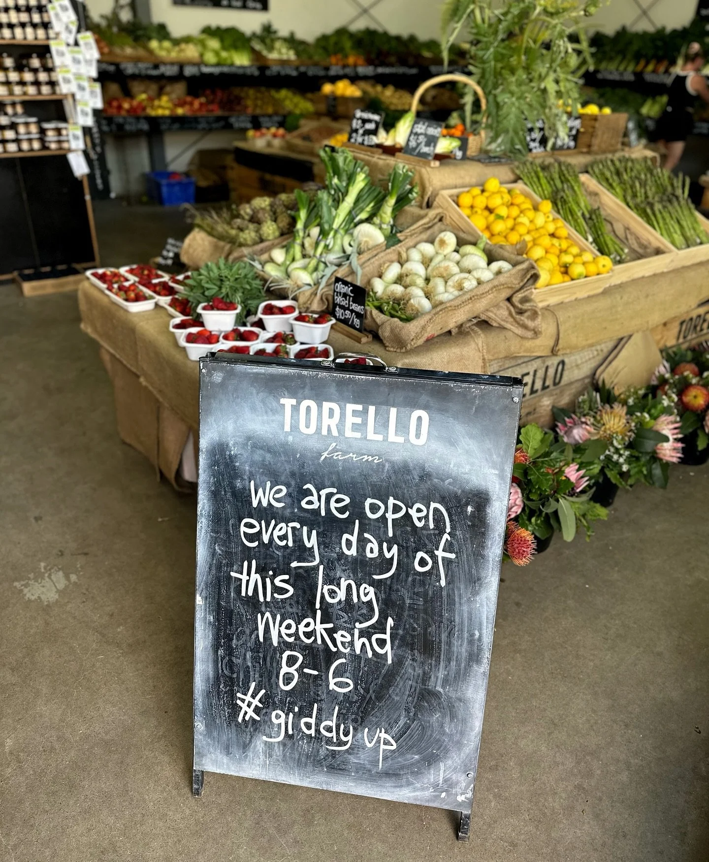 OPEN every day of this loooooong weekend, 8-6 ❤️ #giddyup 
 .
.
.
.
#torellofarm #farmshop #farmgate #open7days #spring #lovelocal #localfoodfirst #growitlocal #beefsauagaes #farmlife #lifeonafarm #superfood #seaweed #notsupermarketfood #grassfedbeef