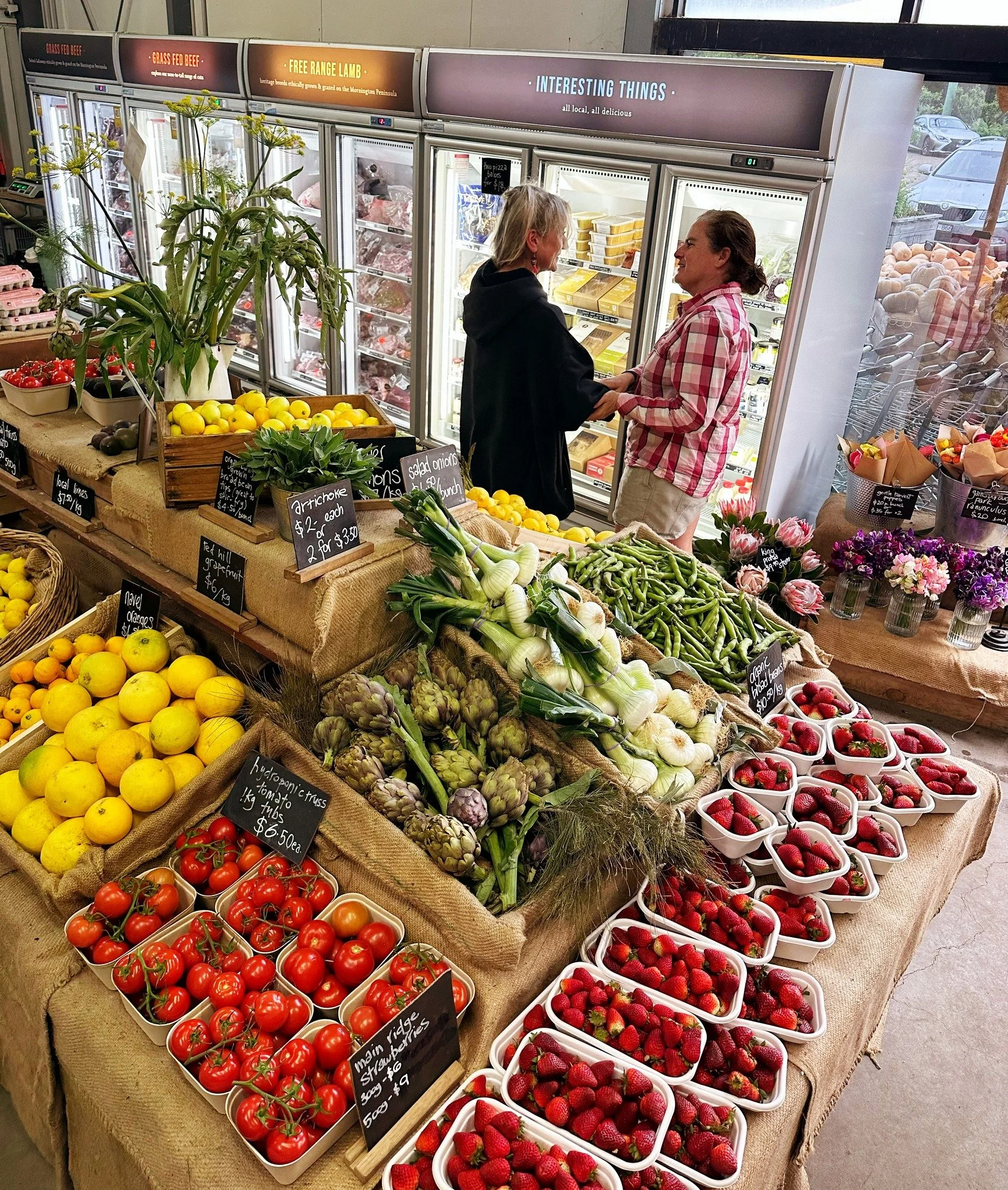 It's a loooooong weekend and we have the farm gate fully loaded with delicious spring things 🌈 

We're talking new season strawberries, broad beans, globe artichokes, spring garlic, salad onions and asparagus ❤️ Our flower offering is bloomin' beaut