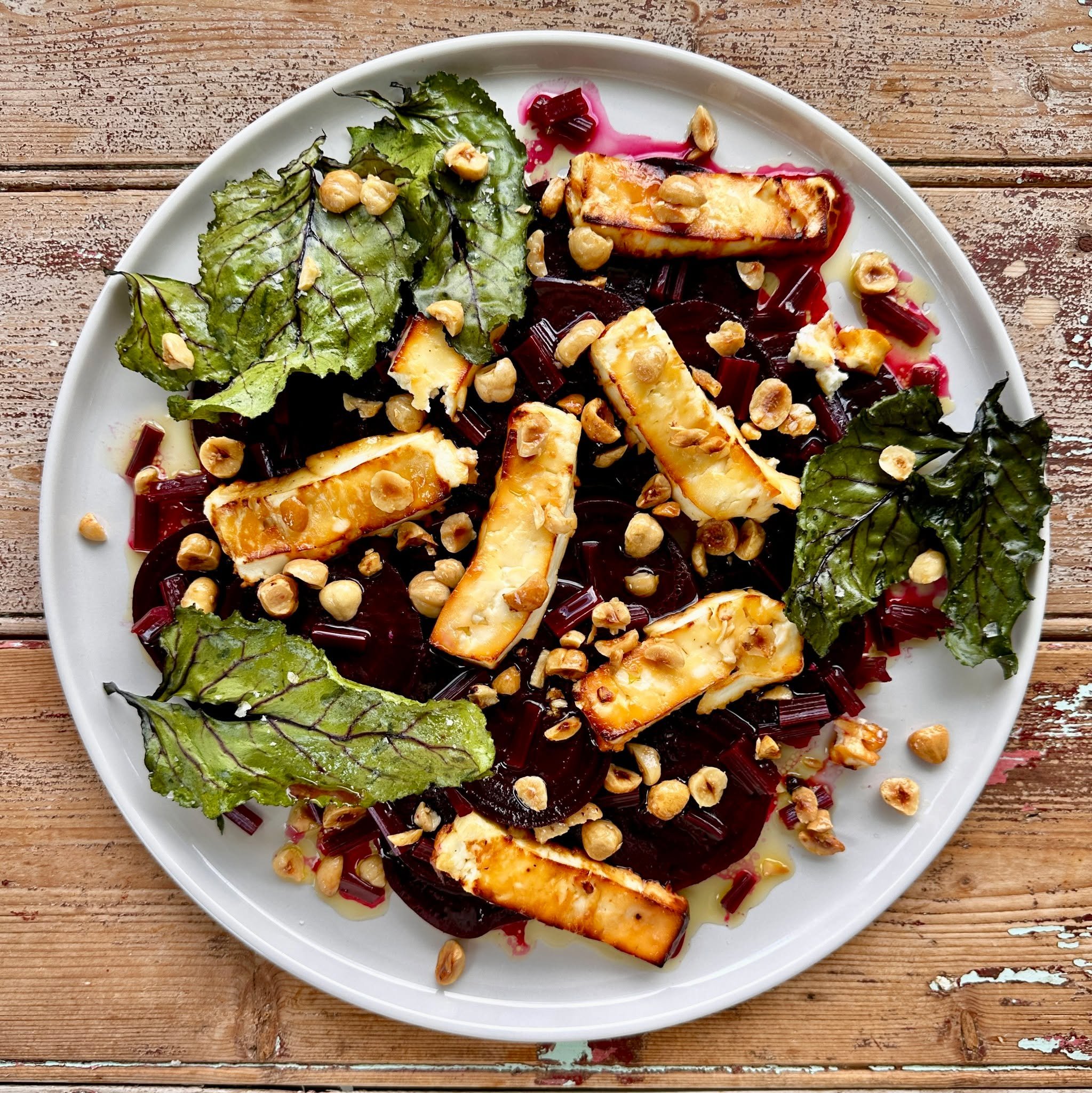 This @fionahammondfood recipe is a fabulous demonstration of using the whole beetroot, leaves and stems included, in one gorgeous festive salad ❤️ 

Fiona roasts the beets, pickles the stem and lightly bakes the leaves, and all the components can be 