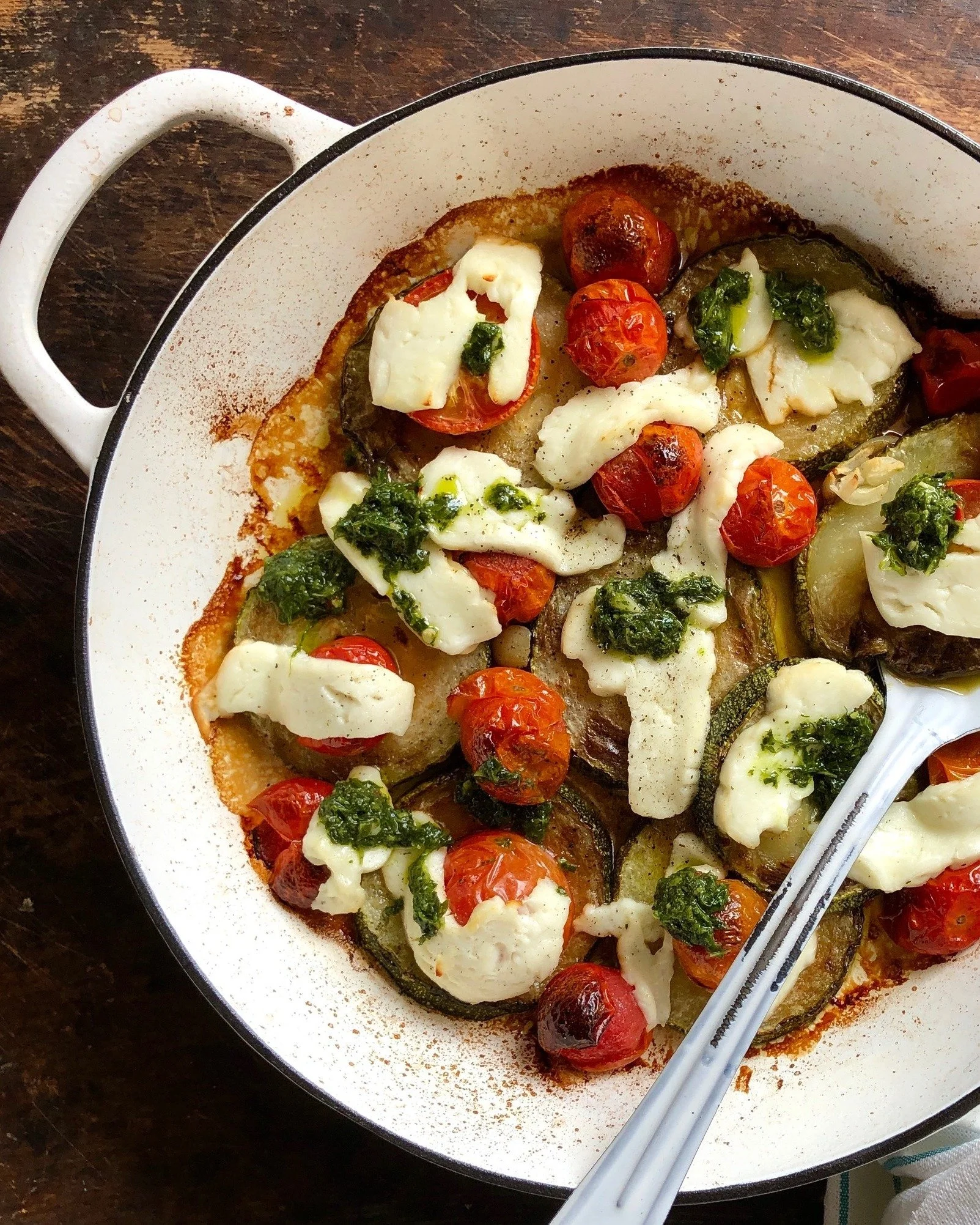 SUMMER LOVIN' RECIPES 🥰  A @fionahammondfood collection of easy summer recipes that allow you to truly celebrate the season ❤️ All recipes are on our website and, rest assured, the seasonal produce can be found in the farm gate 😉

1. Baked Zucchini