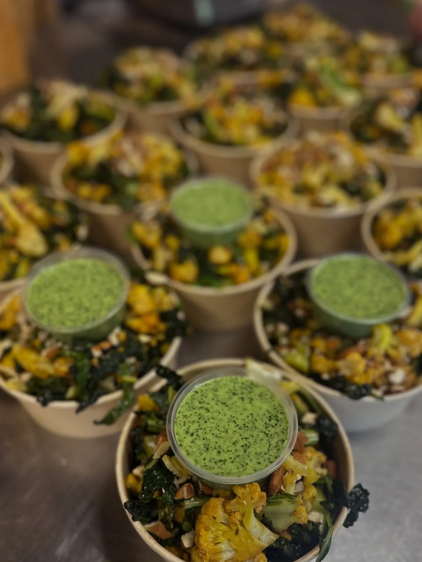TODAY&rsquo;S SALAD 🌈 Honey roasted cauliflower &amp; kale with almonds and a herby kefir dressing ❤️ #everydayplease