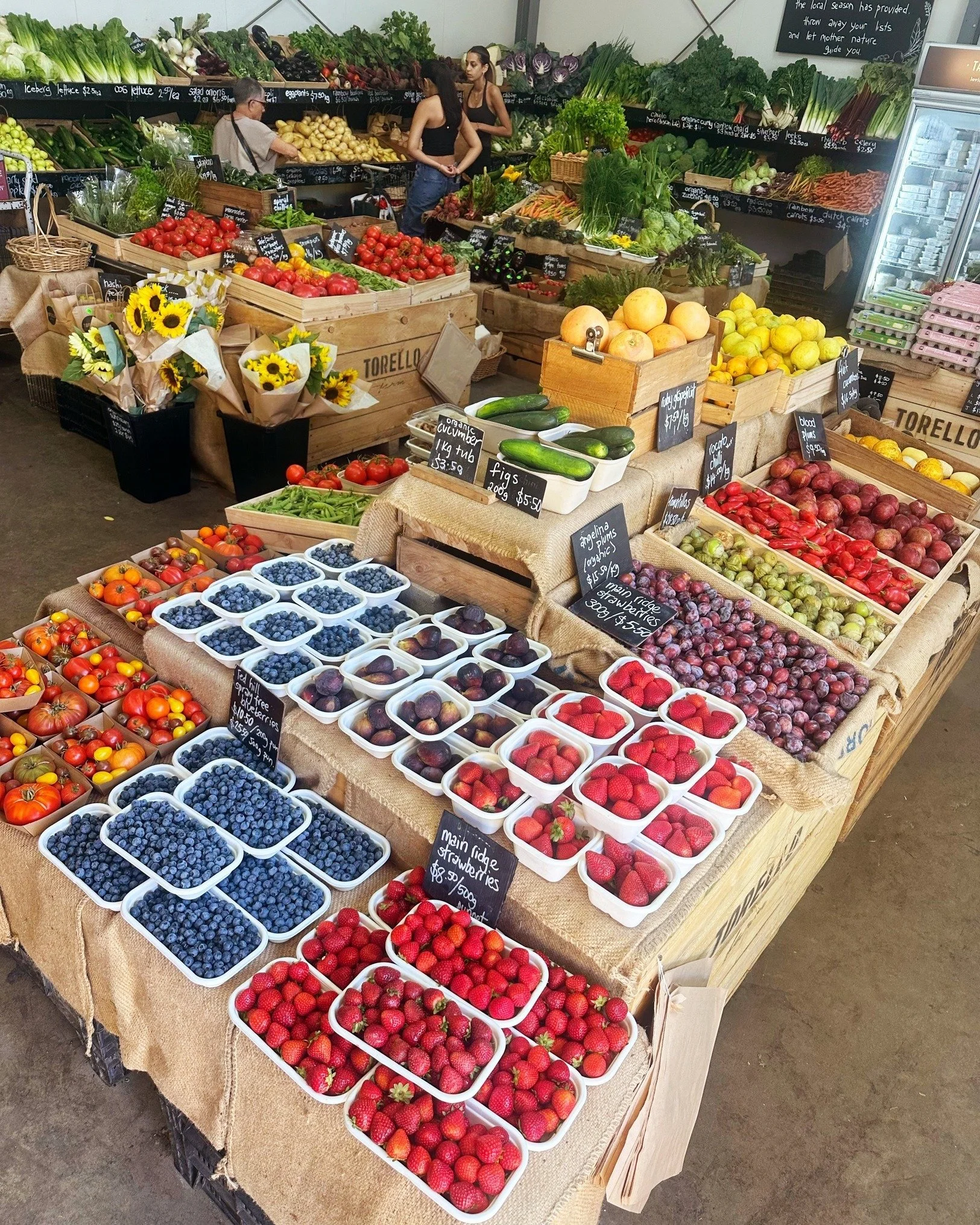 There's so much to get excited about in the farm gate this weekend 🌈 

Tomato season is well and truly upon us and we have all sort gorgeous varieties for salads, roasting or making into sauce 💞 Blueberries won't be around for too much longer, so e