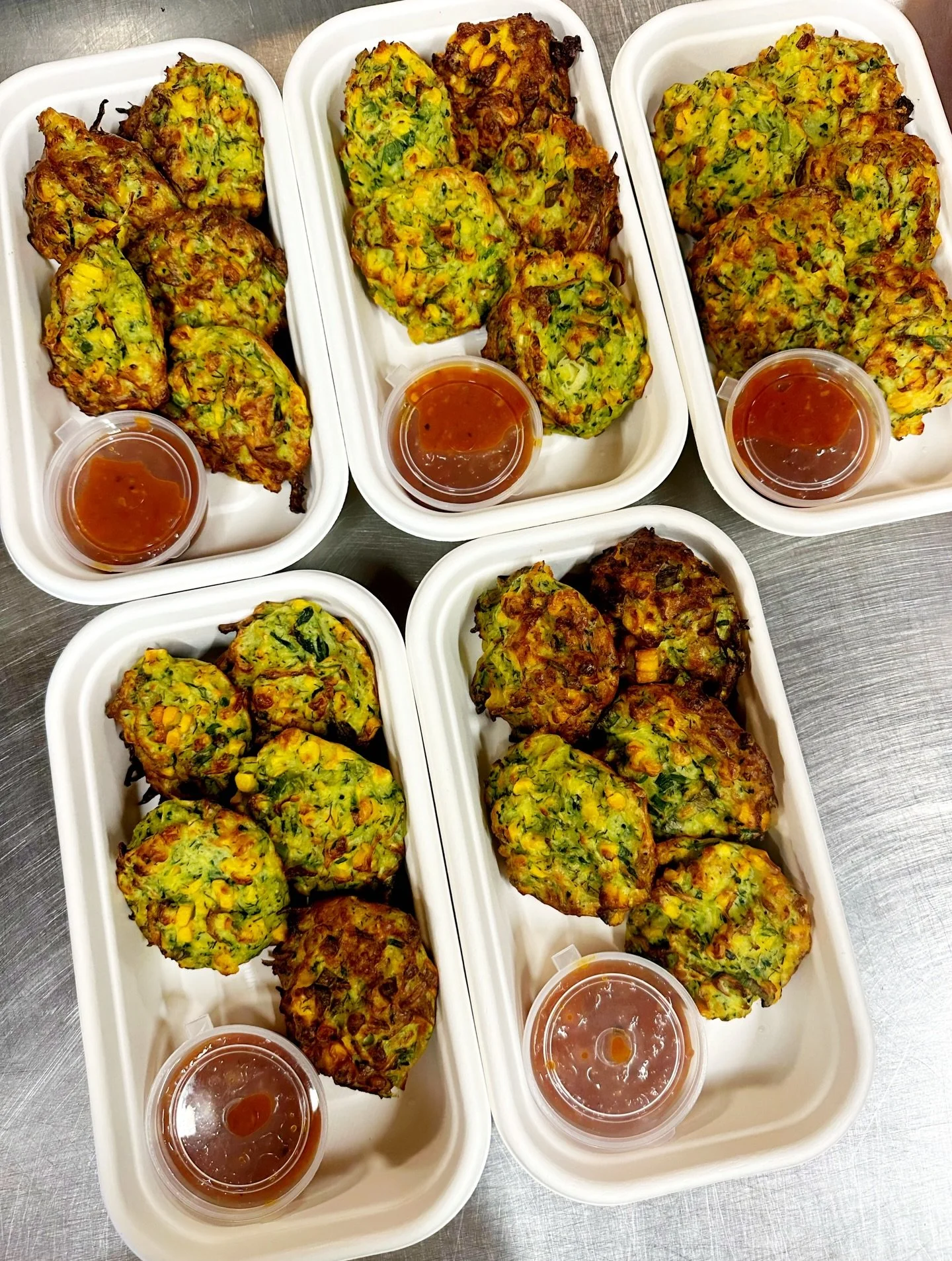 They&rsquo;re back ❤️ Our oven baked zucchini and sweetcorn fritters with a spicy tomato relish 🌈
.
.
.
#torellofarm #zucchiniandcornfritters #lunchsorted #notsupermarketfood #eattherainbow🌈