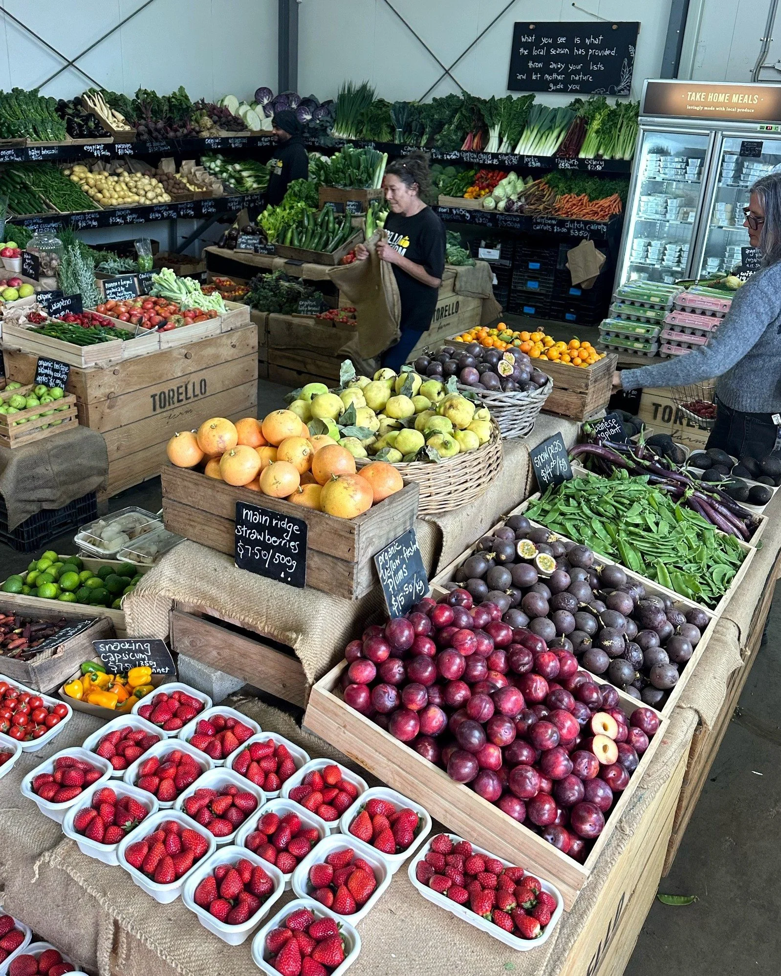 It's going to be a great weekend with so much autumn love in the farm gate 🍂 Like new season apples, pumpkins, quince, pears, limes and passionfruit and late season strawberries, eggplant, cucumbers and tomatoes 🌈 

Magnificent beef and lamb this w
